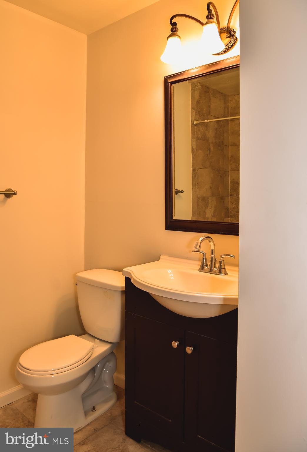 LONDON TOWNE - Residential Lease