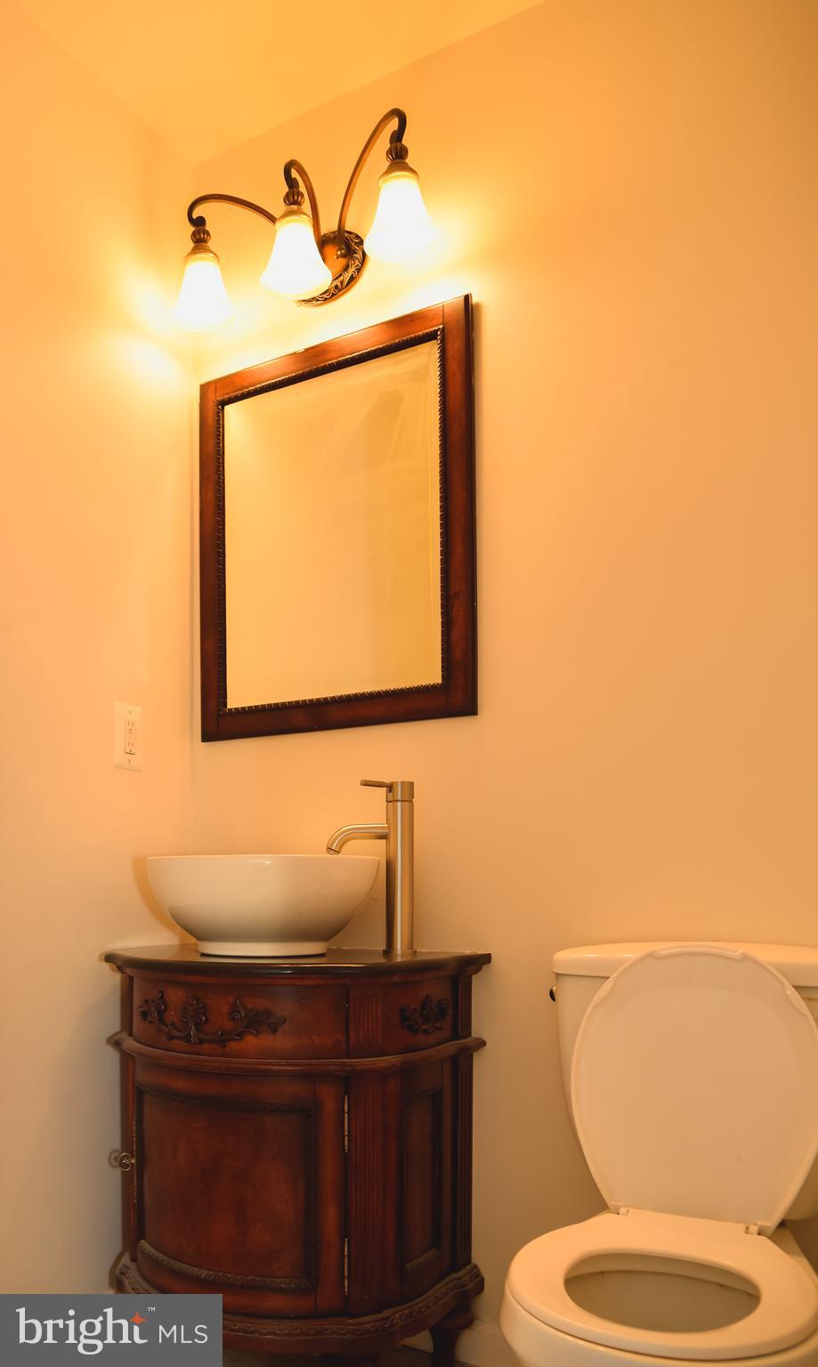 LONDON TOWNE - Residential Lease