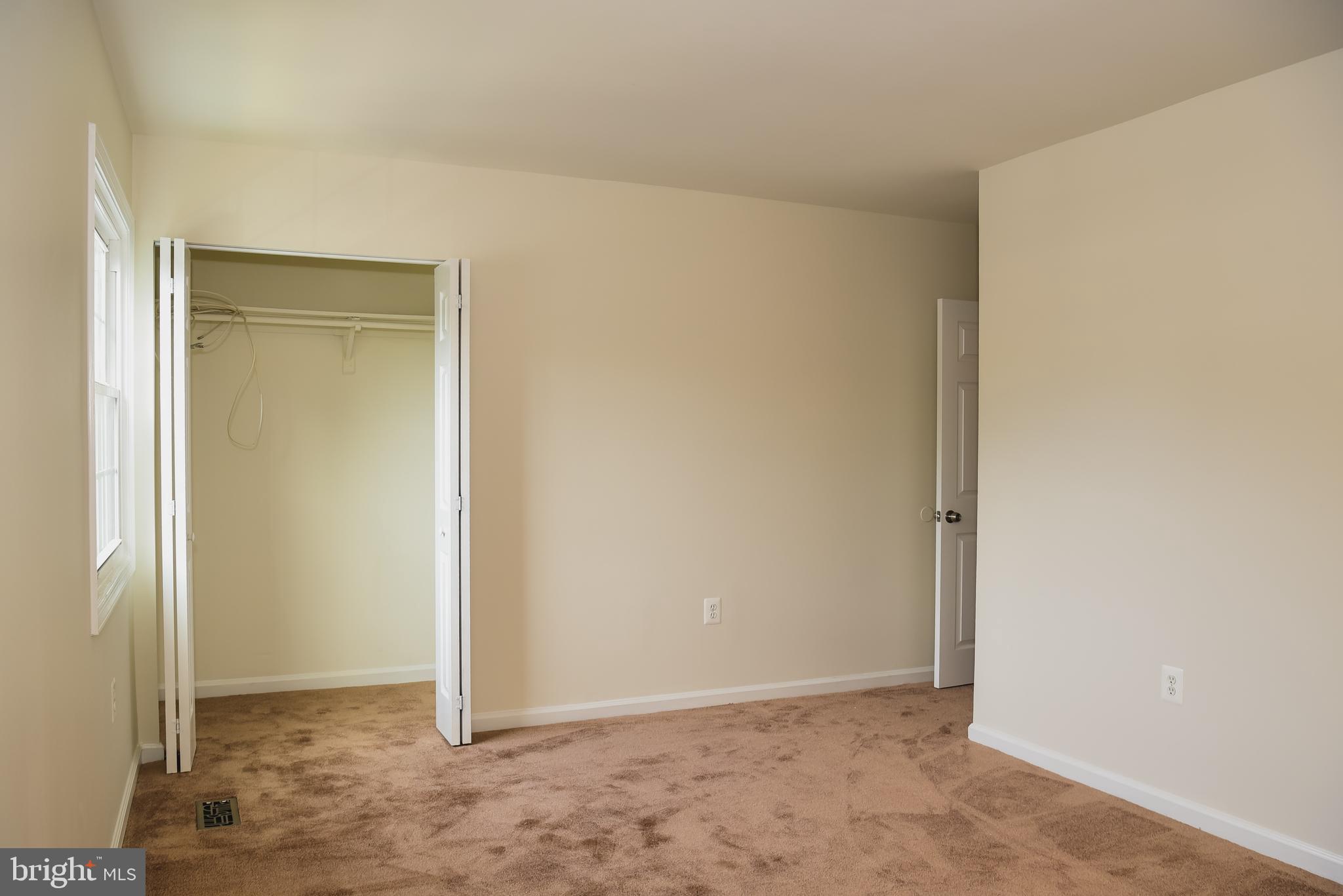 LONDON TOWNE - Residential Lease