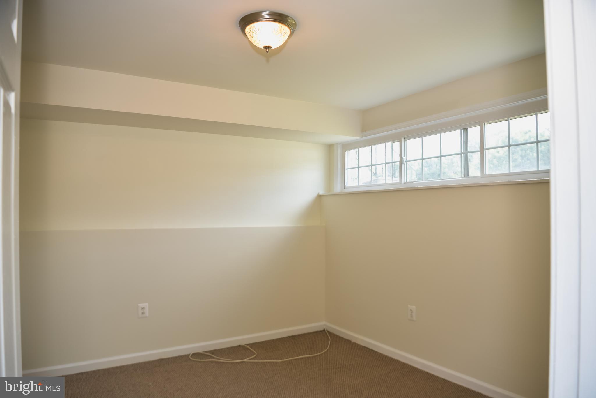 LONDON TOWNE - Residential Lease