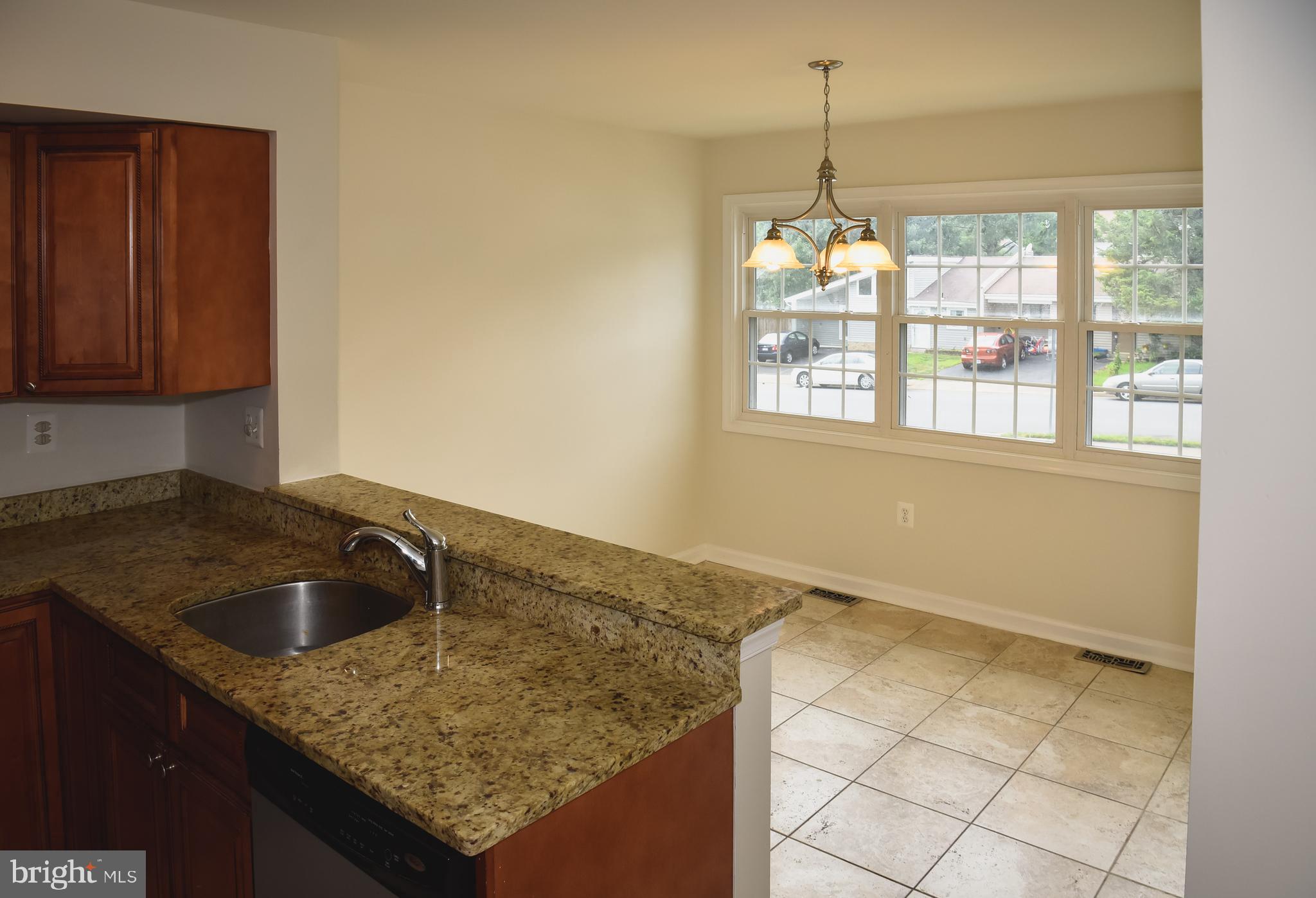 LONDON TOWNE - Residential Lease