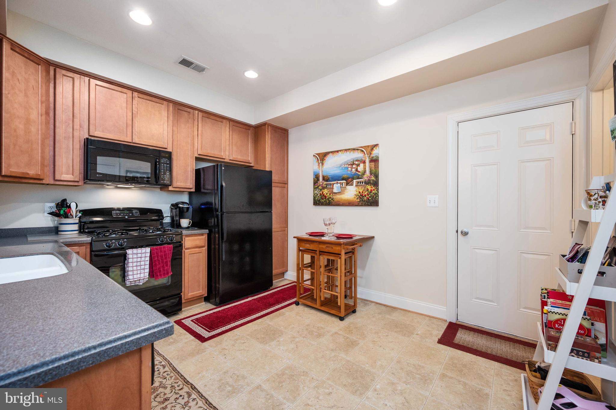 HIGHLANDS CIRCLE CONDOMINIUM - Residential
