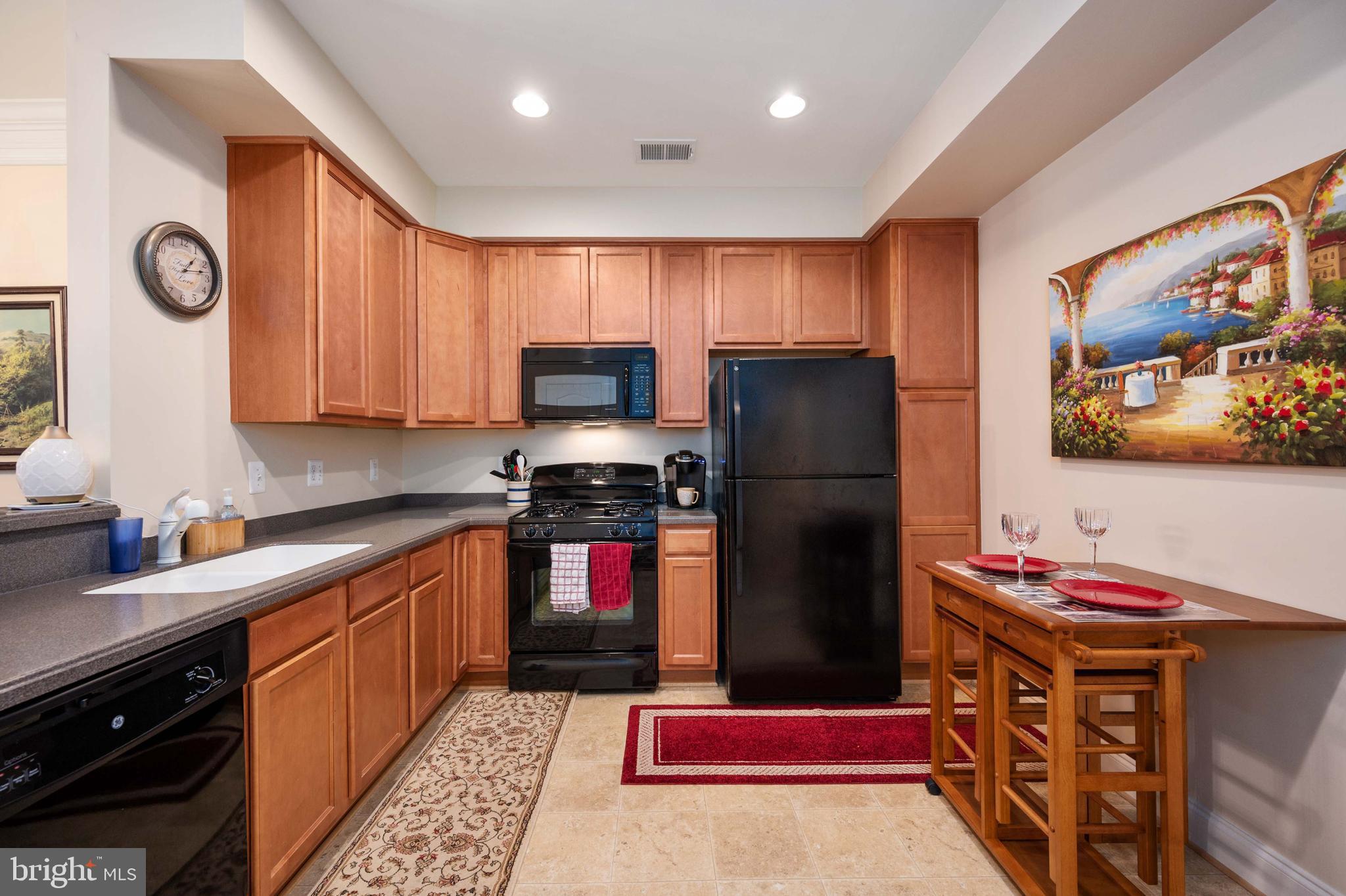 HIGHLANDS CIRCLE CONDOMINIUM - Residential