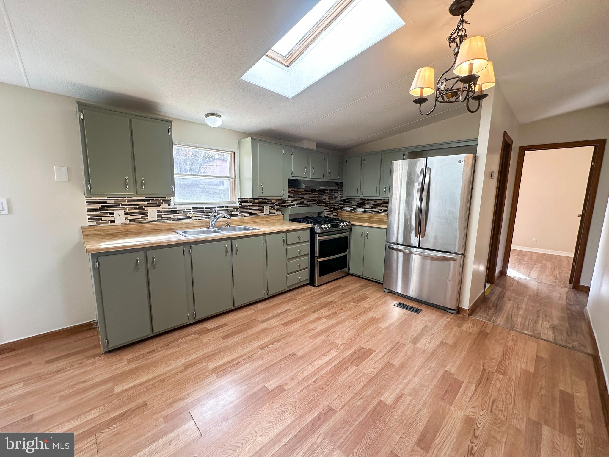 CRESTWOOD MHP - Residential