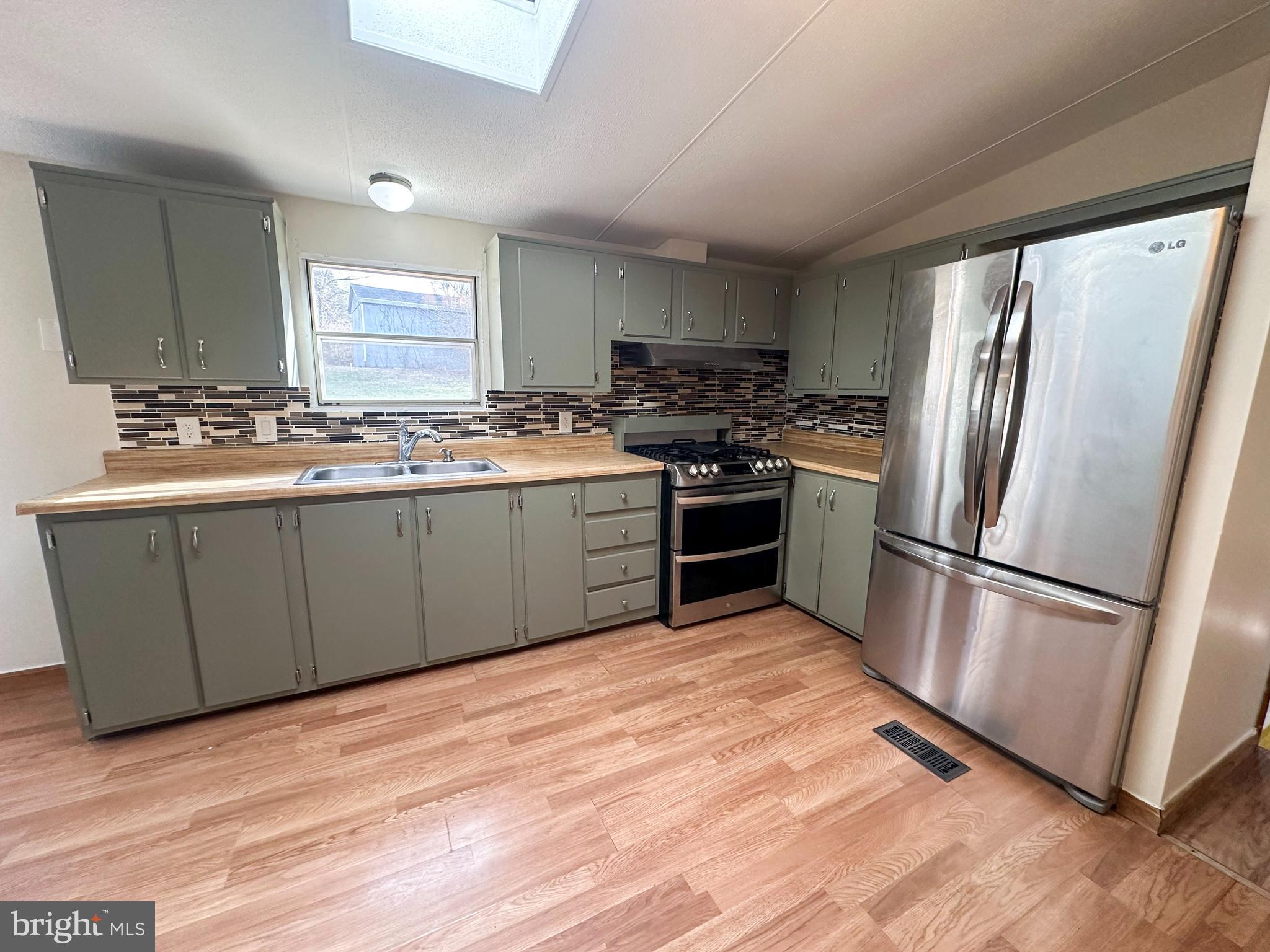 CRESTWOOD MHP - Residential