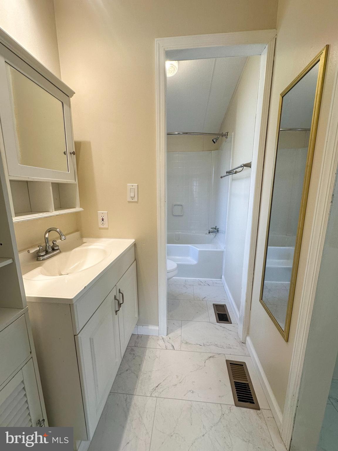 CRESTWOOD MHP - Residential