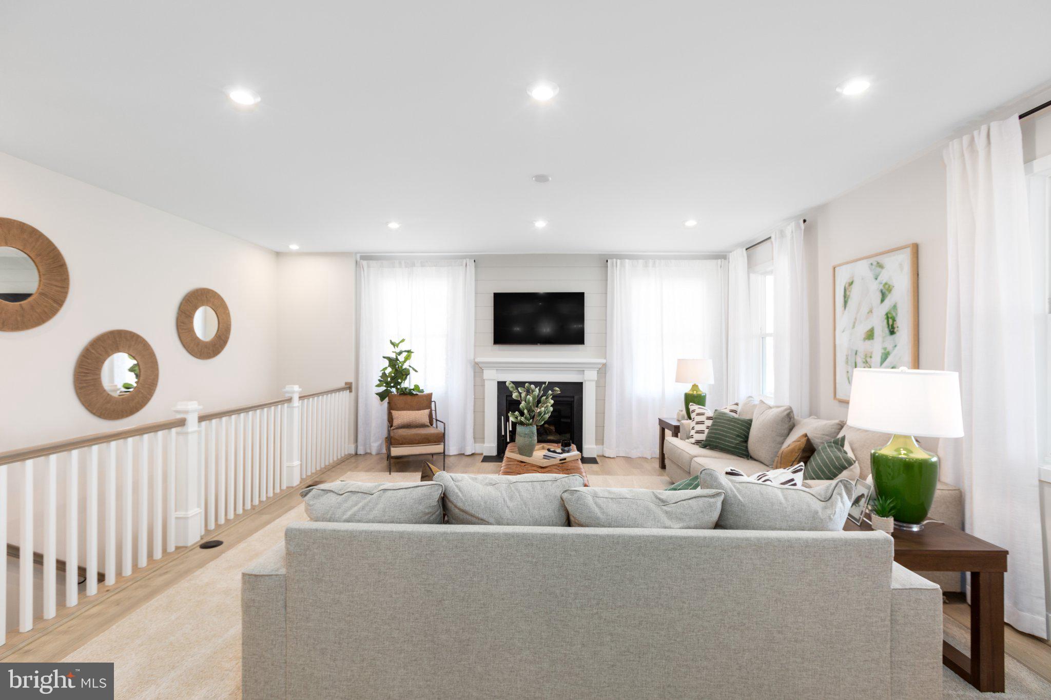 WHITEHALL - Residential