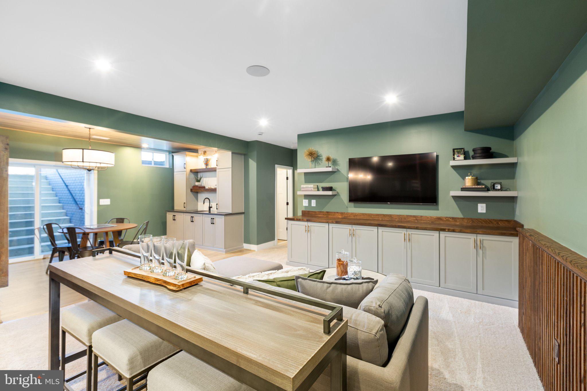 WHITEHALL - Residential