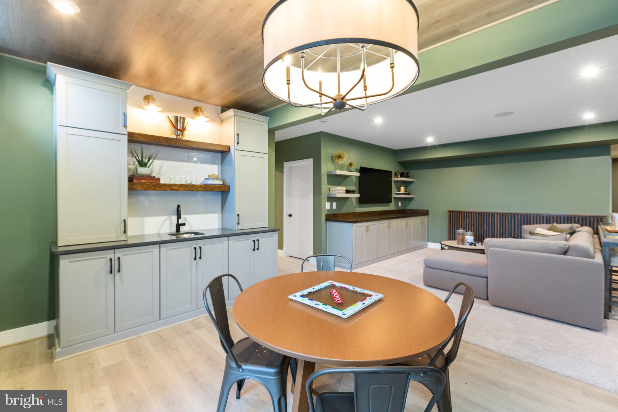 WHITEHALL - Residential