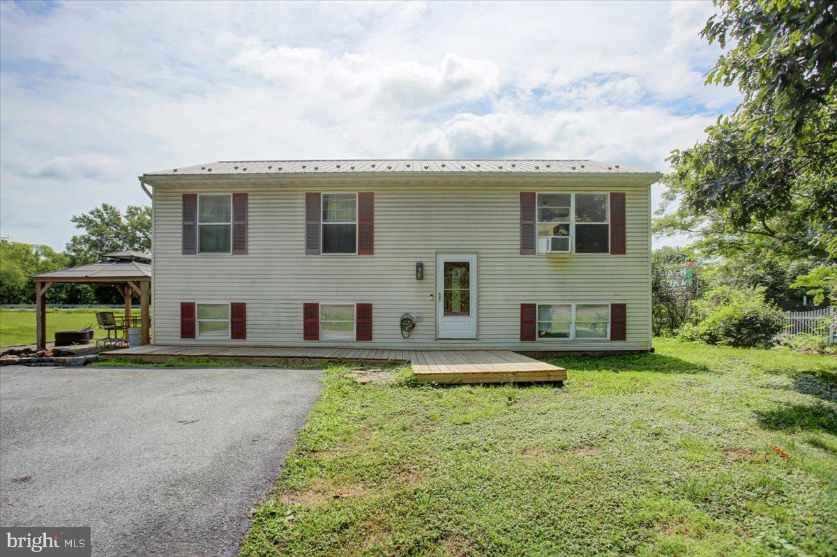 Conveniently located less than a minute to I81, close to shopping, Shippensburg University, and downtown Shippensburg, this beautifully refreshed 3-bedroom, 2-bath home offers comfort and versatility. Enjoy brand-new flooring and fresh paint throughout. The inviting kitchen, dining room, and living room create a perfect space for entertaining guests. Downstairs, a spacious bonus room can serve as a 4th bedroom, home office, or cozy den. The lower level also features a generous family room and a second full bath—ideal for extra living space or gatherings. Situated on over a half an acre, the spacious lot is the perfect finishing touch. The metal roof was installed in 2022 and includes solar panels, which help significantly reduce electricity bills.
Don’t miss this move-in ready gem!