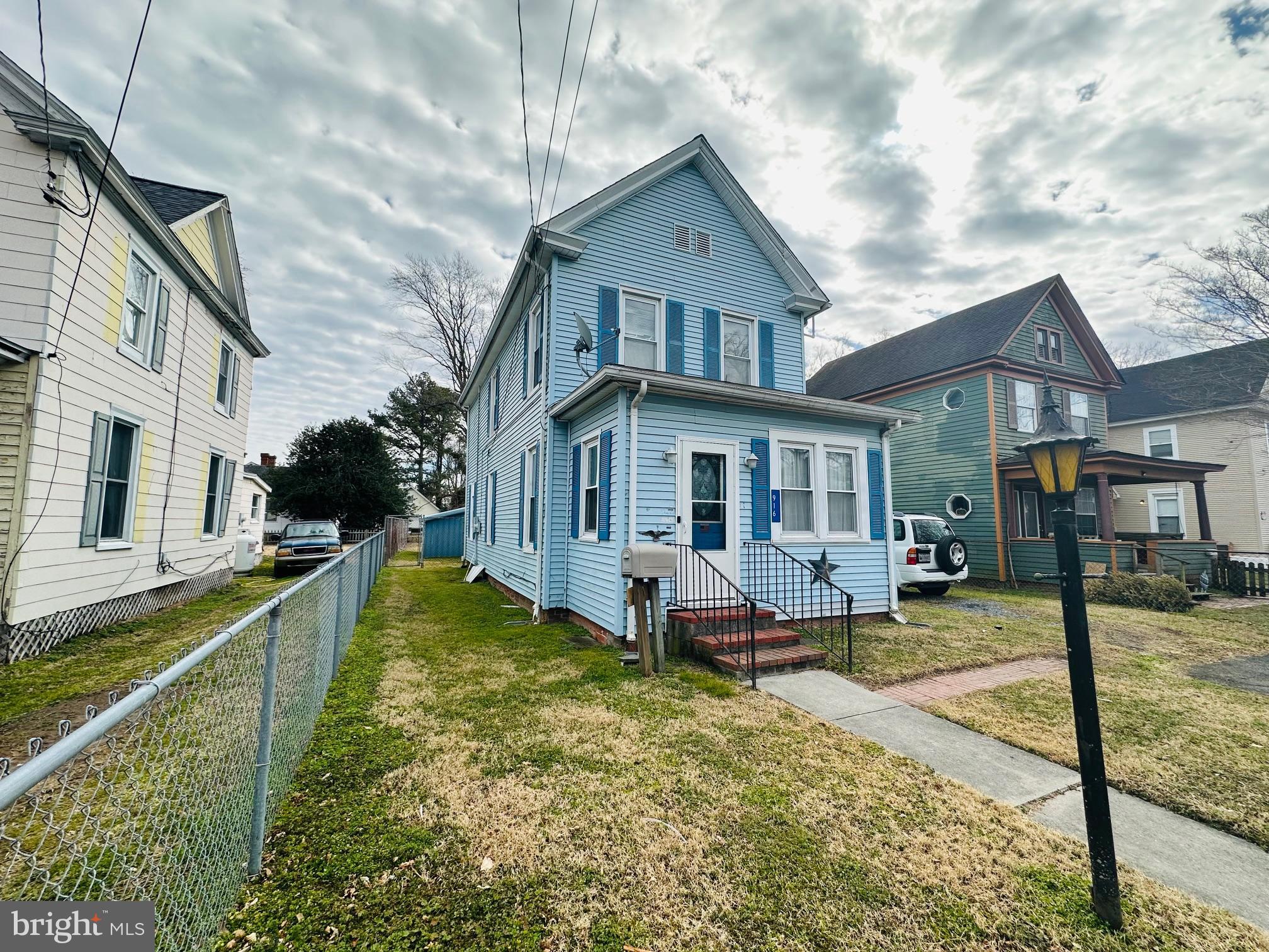 RACE STREET - Residential