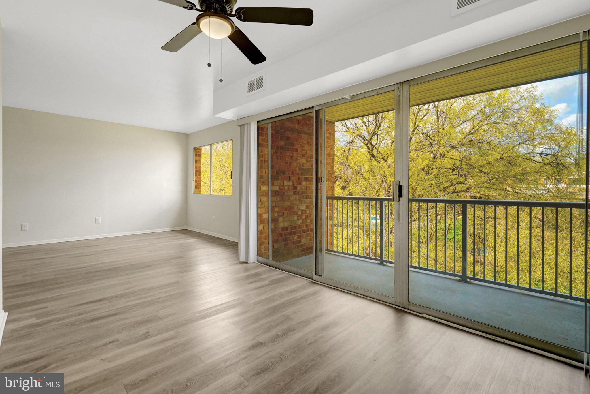 YORKTOWNE SQUARE - Residential