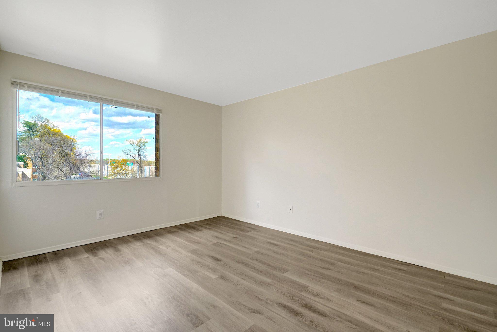 YORKTOWNE SQUARE - Residential