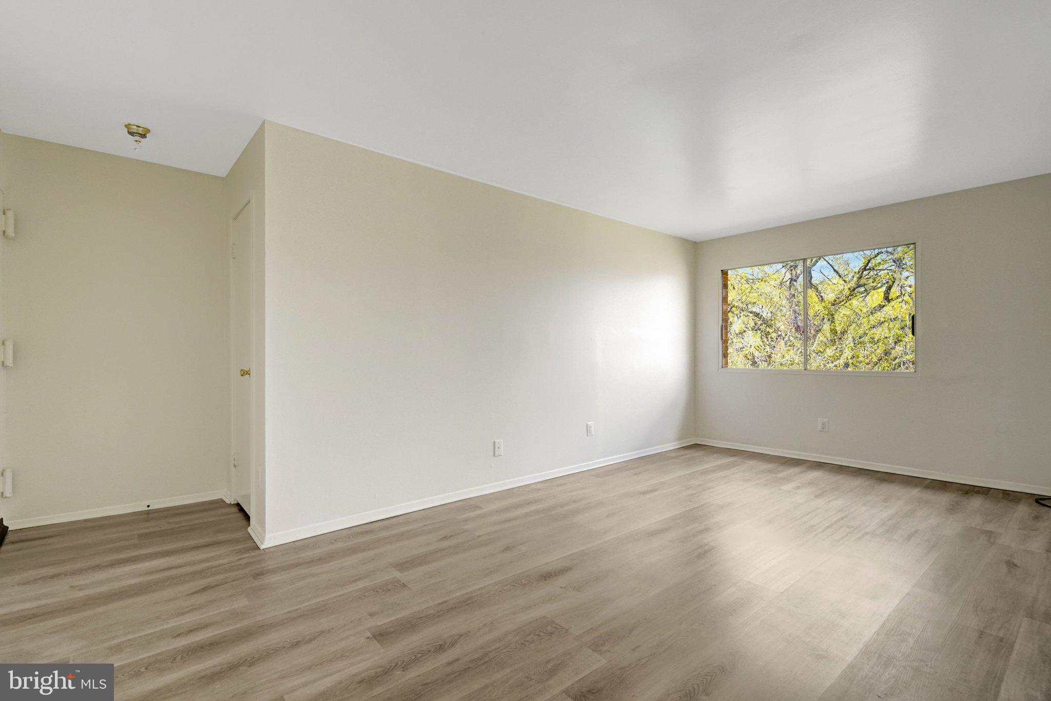 YORKTOWNE SQUARE - Residential