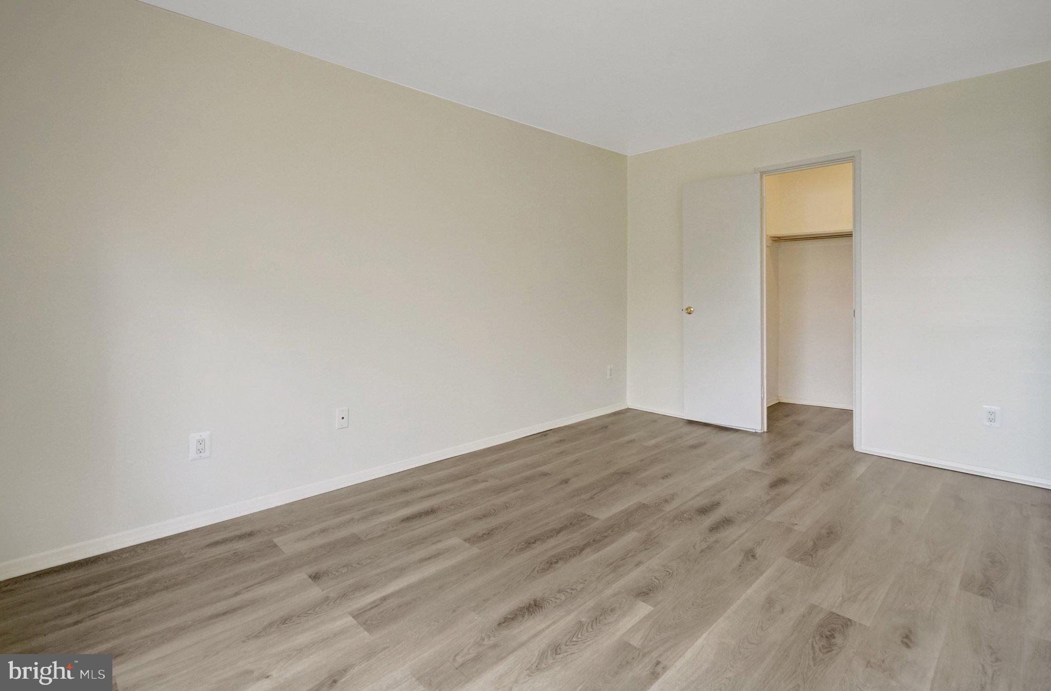 YORKTOWNE SQUARE - Residential