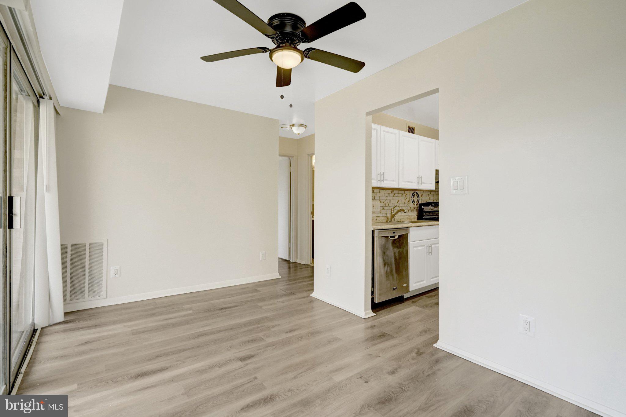 YORKTOWNE SQUARE - Residential