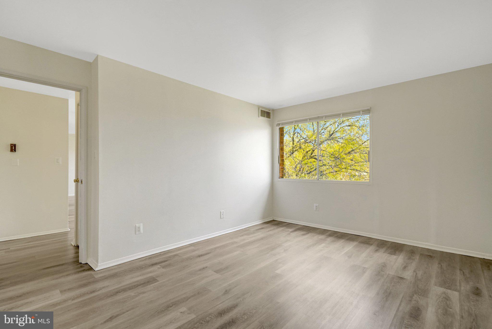 YORKTOWNE SQUARE - Residential