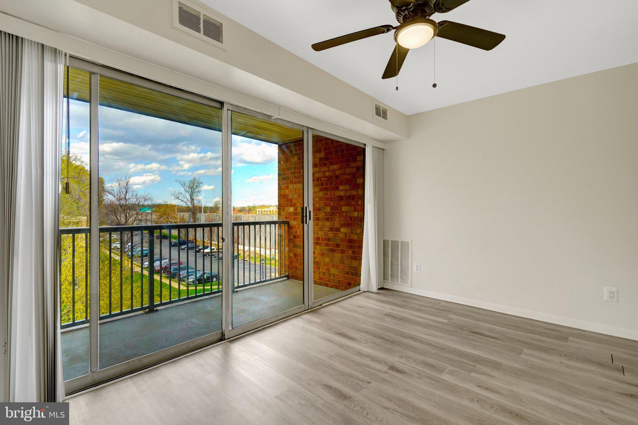 YORKTOWNE SQUARE - Residential