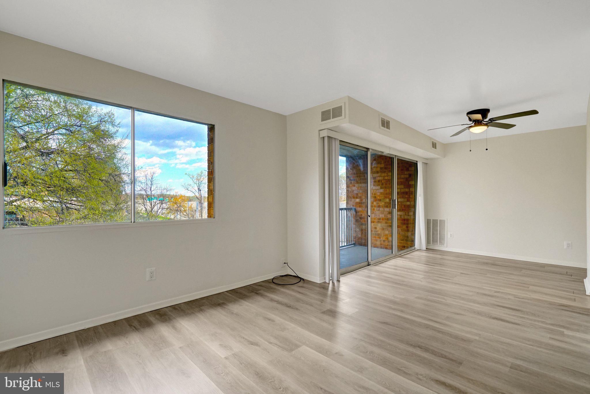 YORKTOWNE SQUARE - Residential