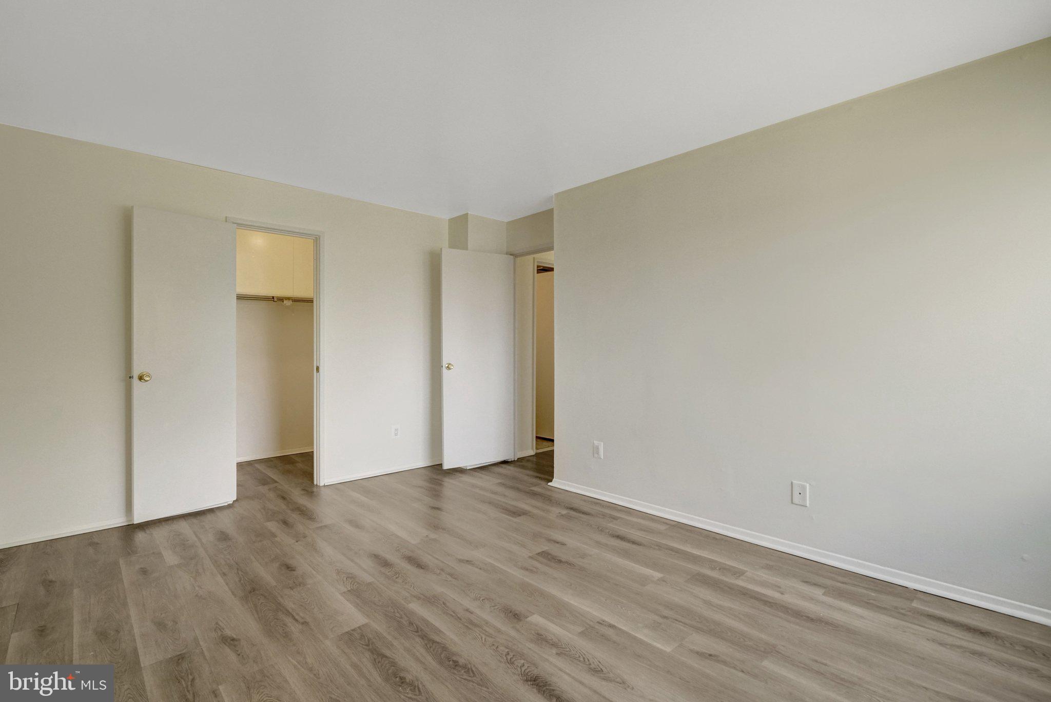 YORKTOWNE SQUARE - Residential