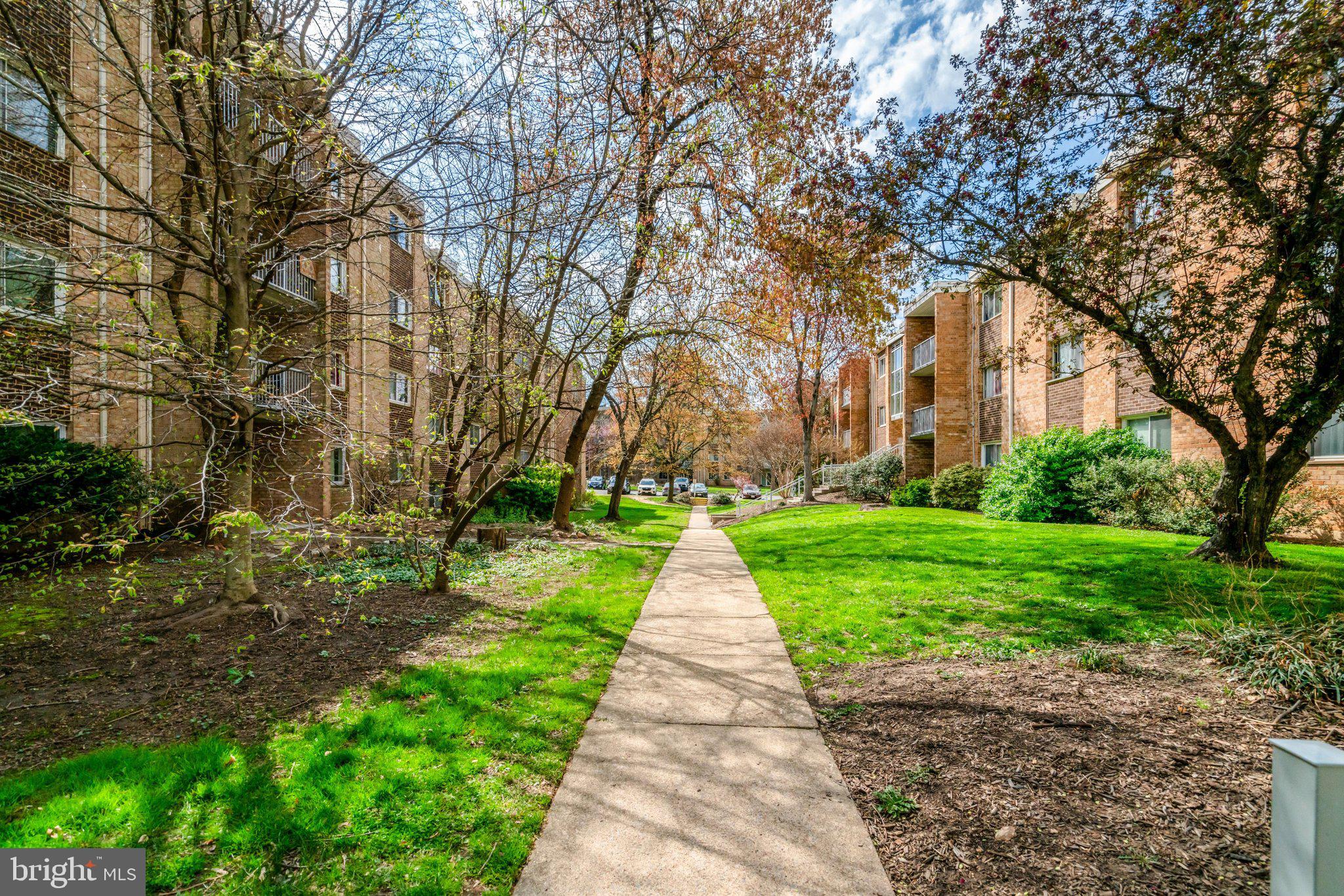 YORKTOWNE SQUARE - Residential