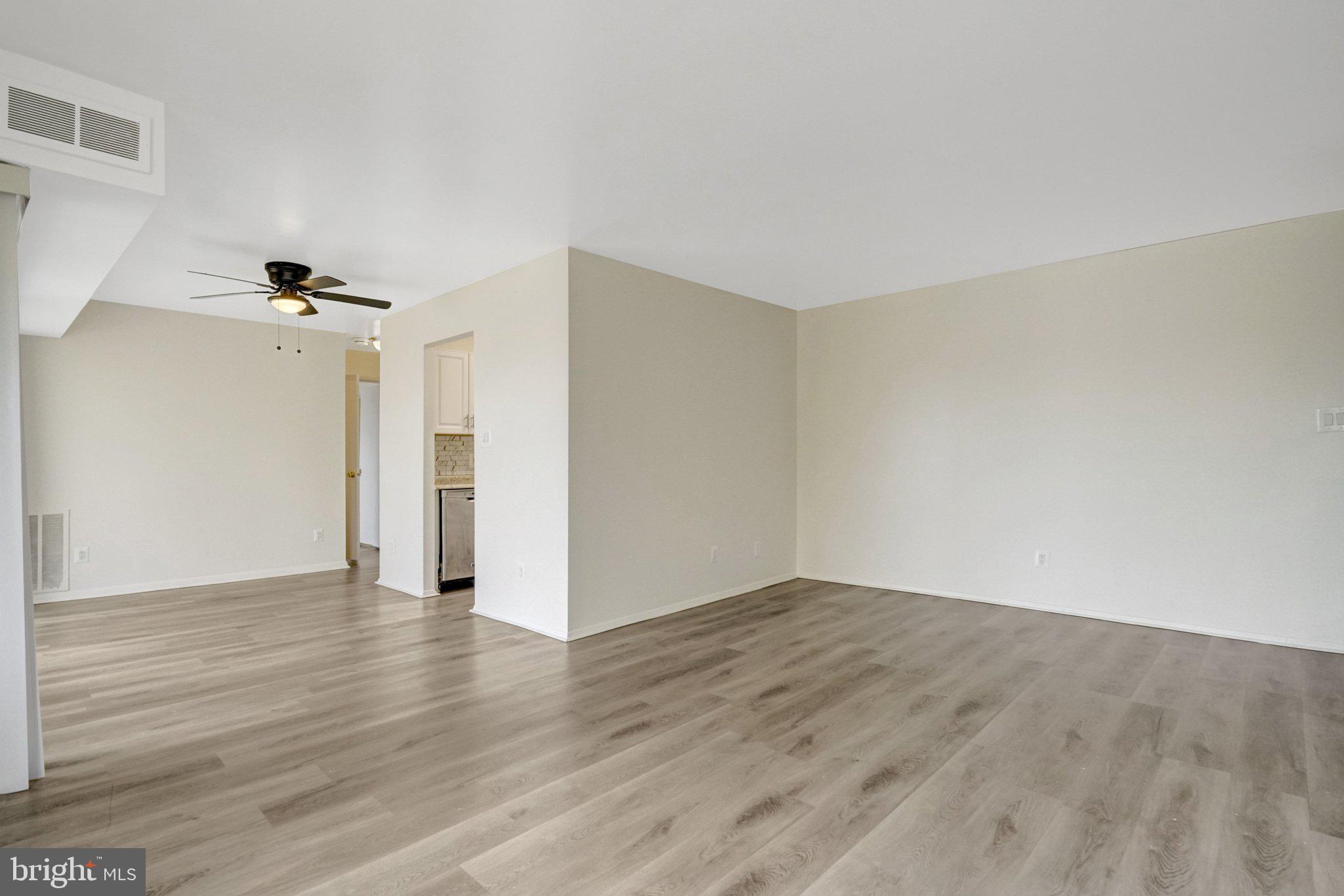 YORKTOWNE SQUARE - Residential