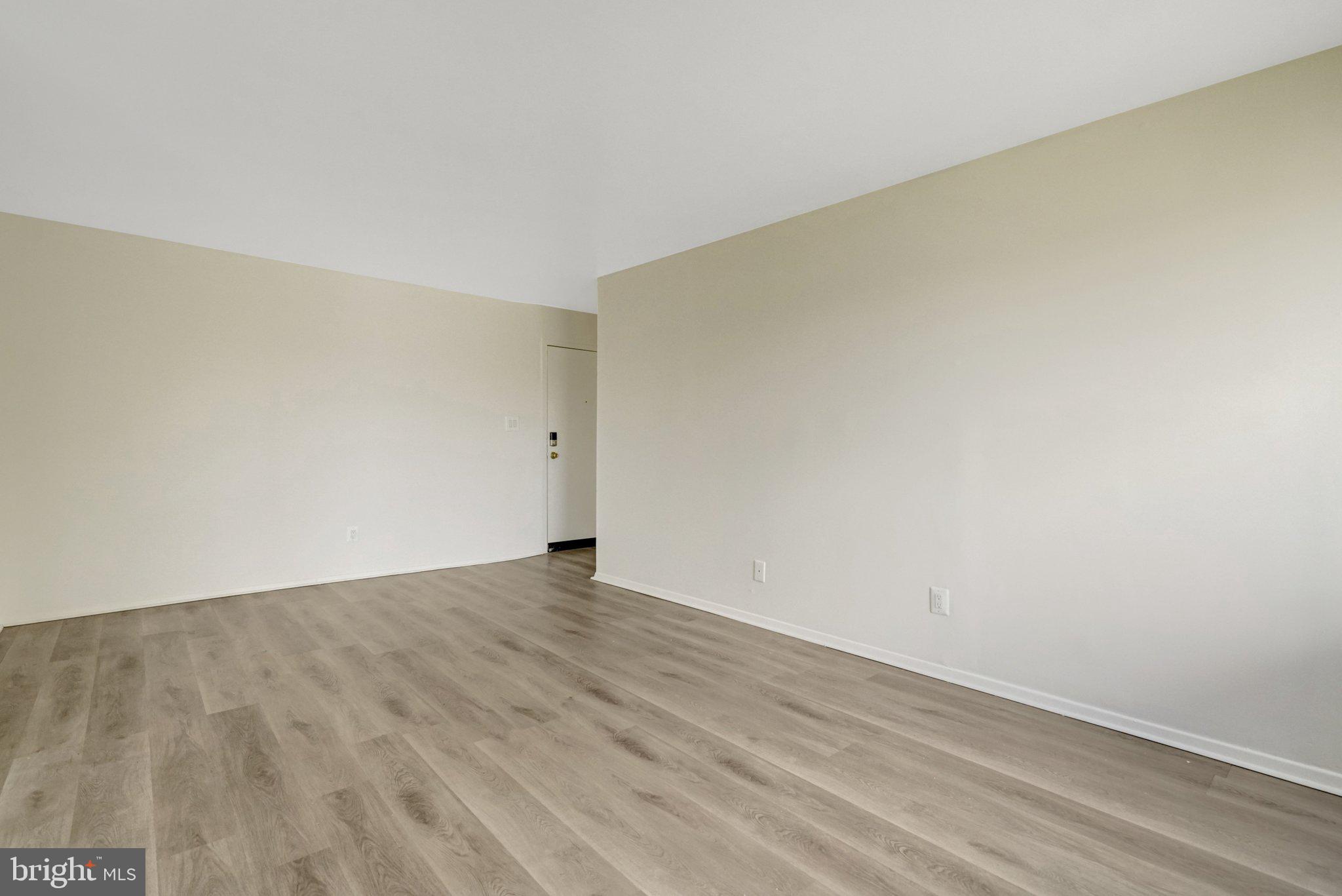 YORKTOWNE SQUARE - Residential