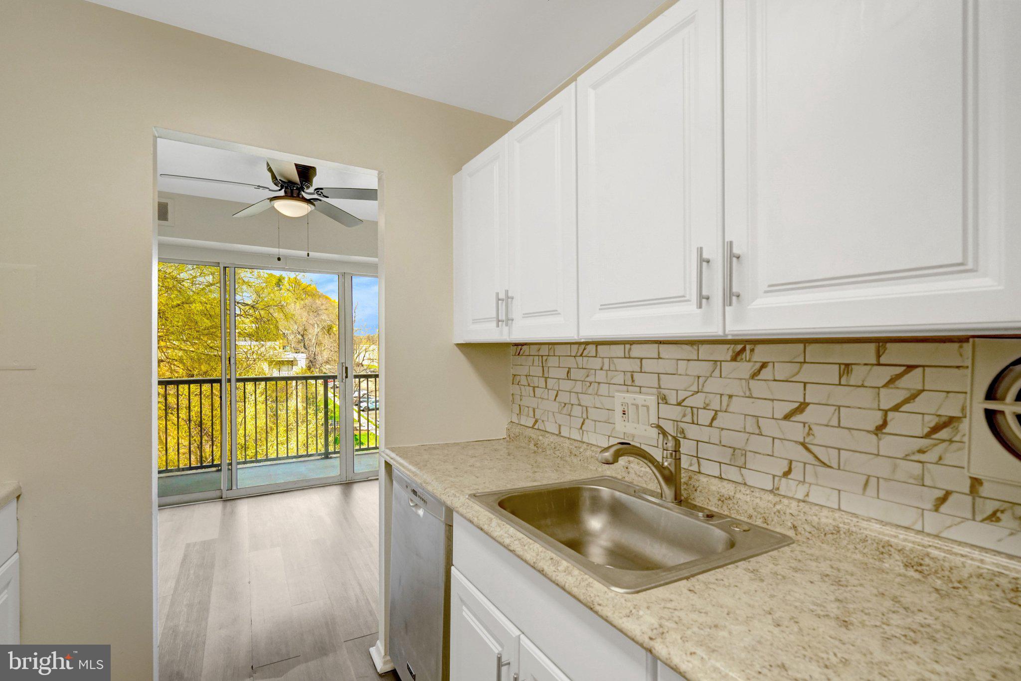 YORKTOWNE SQUARE - Residential