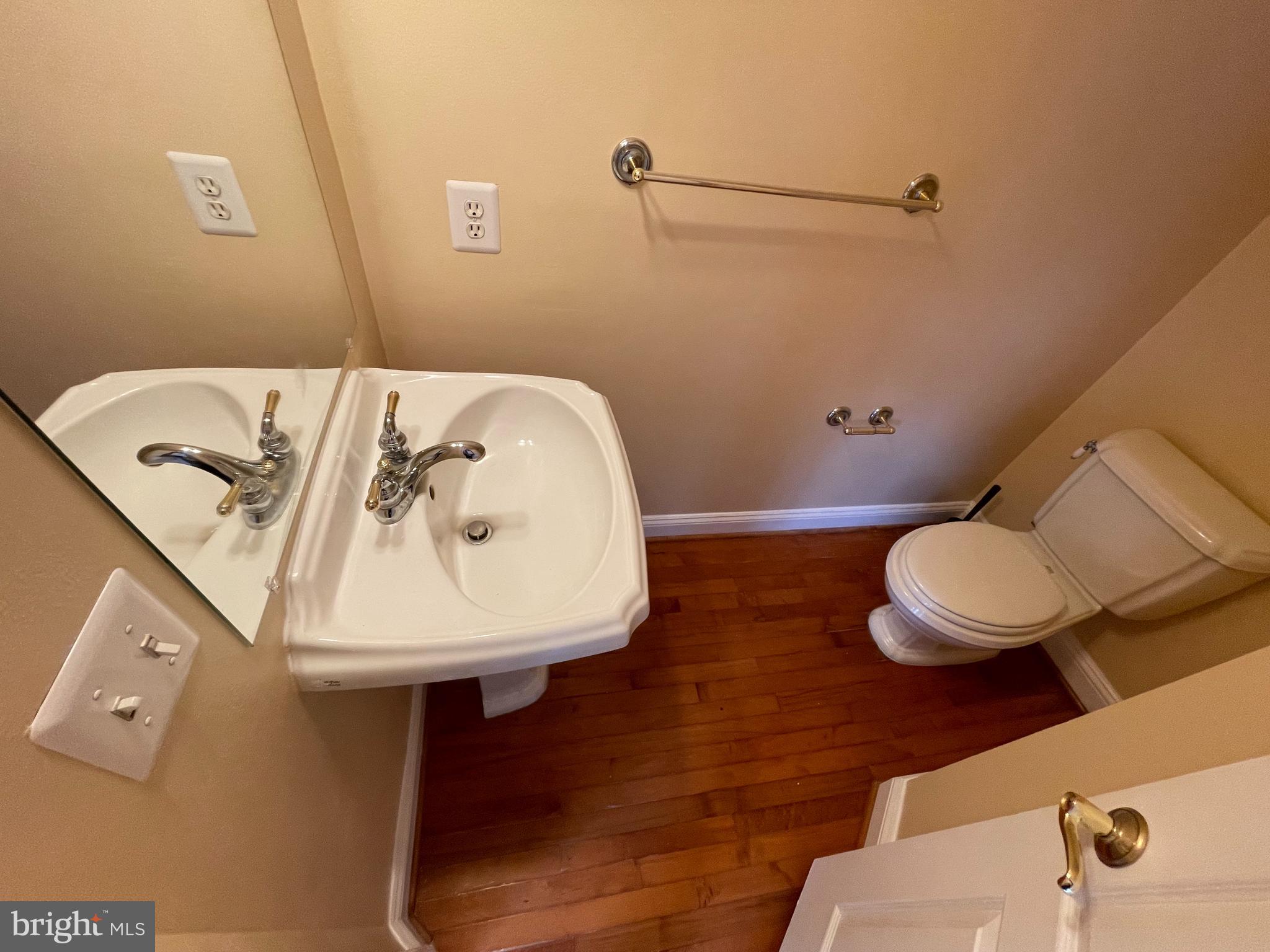 FAIRFAX CENTER LANDBAY - Residential Lease