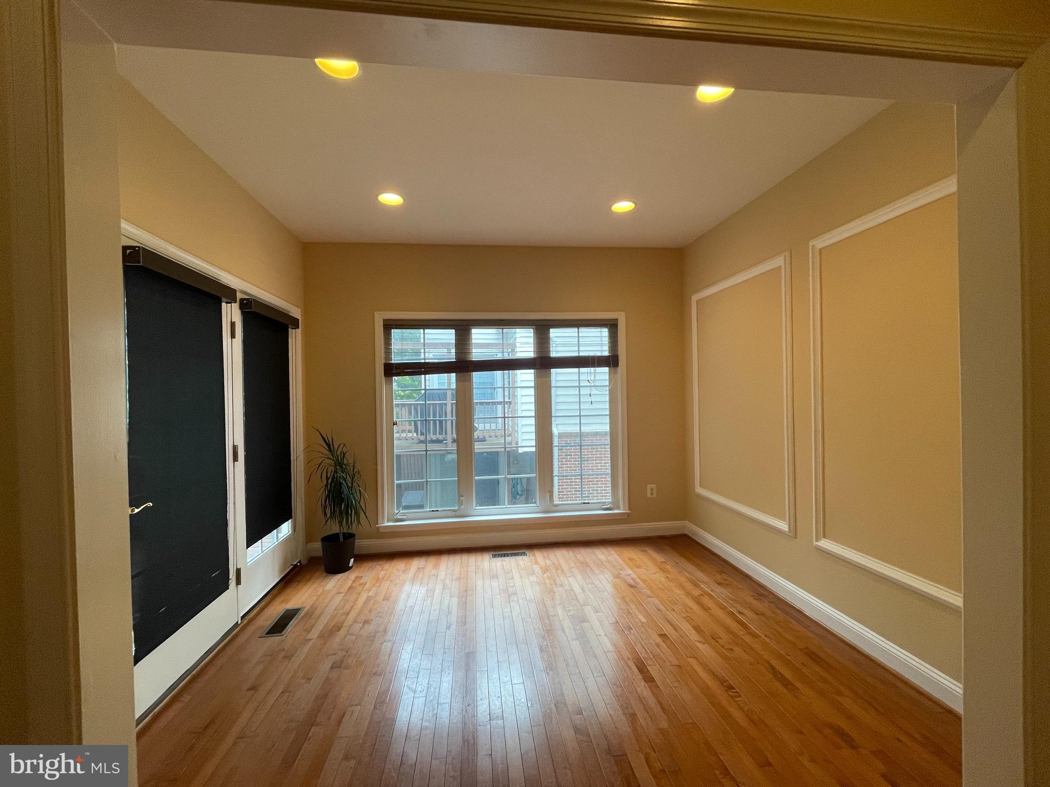 FAIRFAX CENTER LANDBAY - Residential Lease