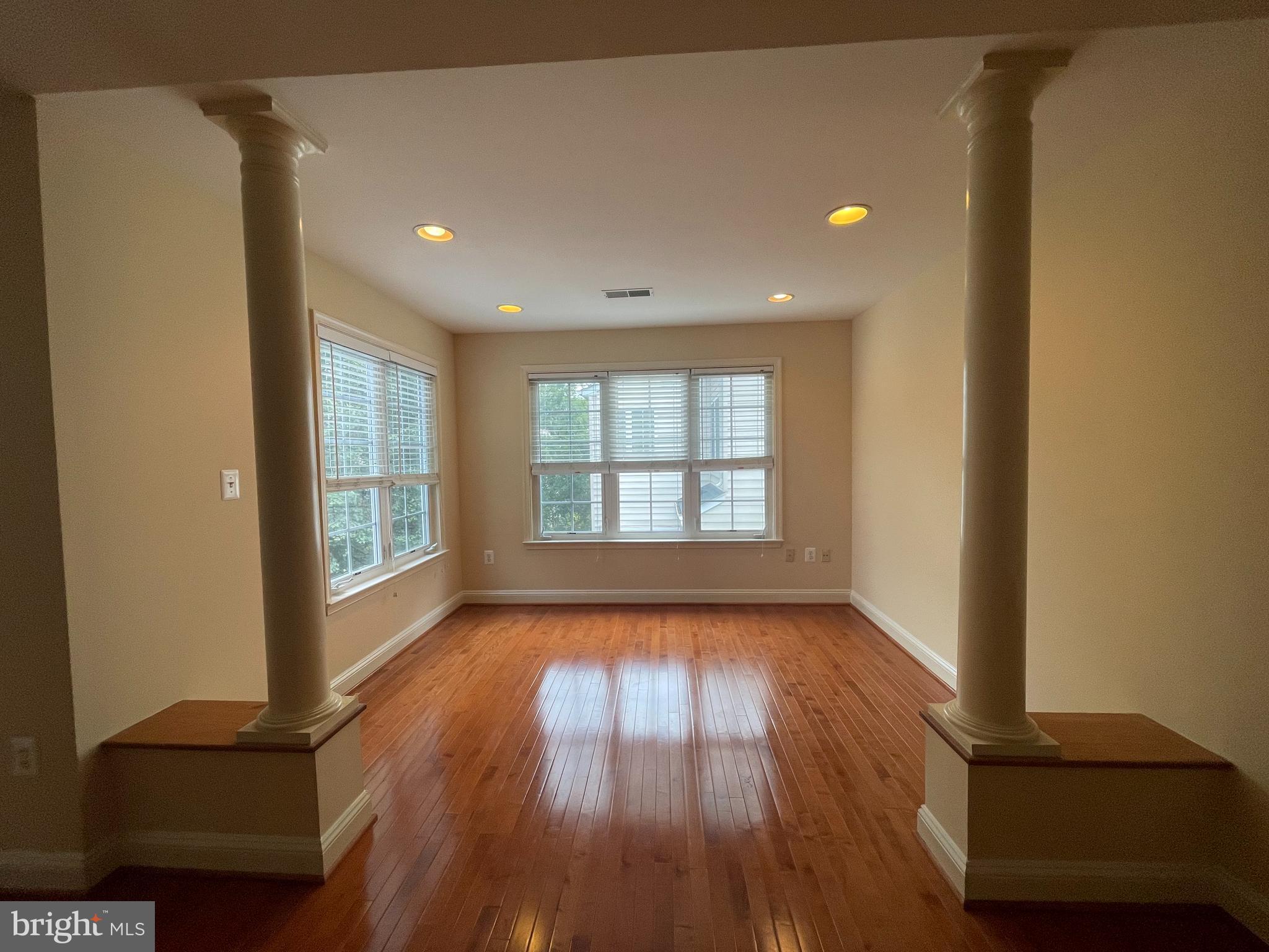 FAIRFAX CENTER LANDBAY - Residential Lease