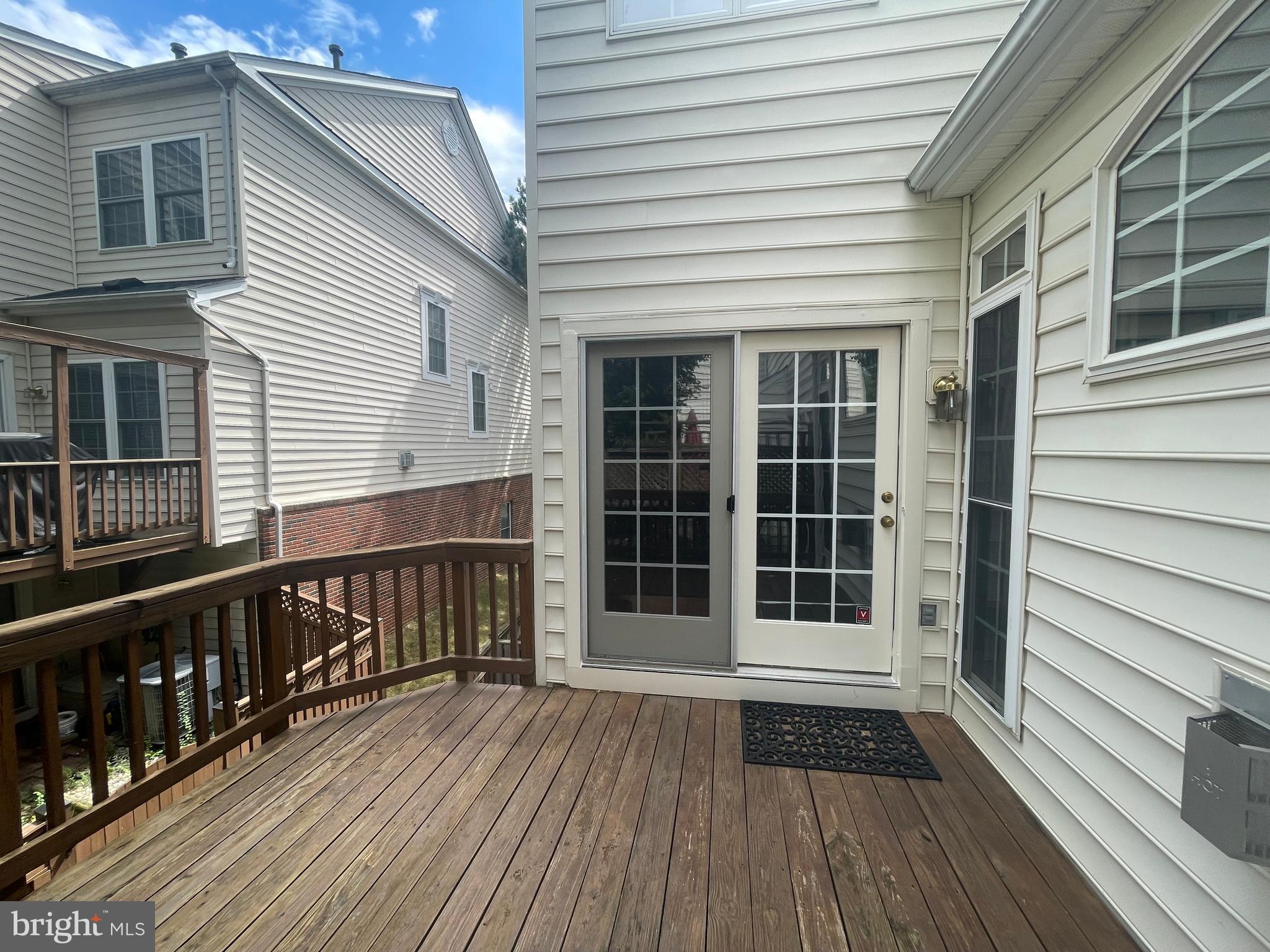 FAIRFAX CENTER LANDBAY - Residential Lease