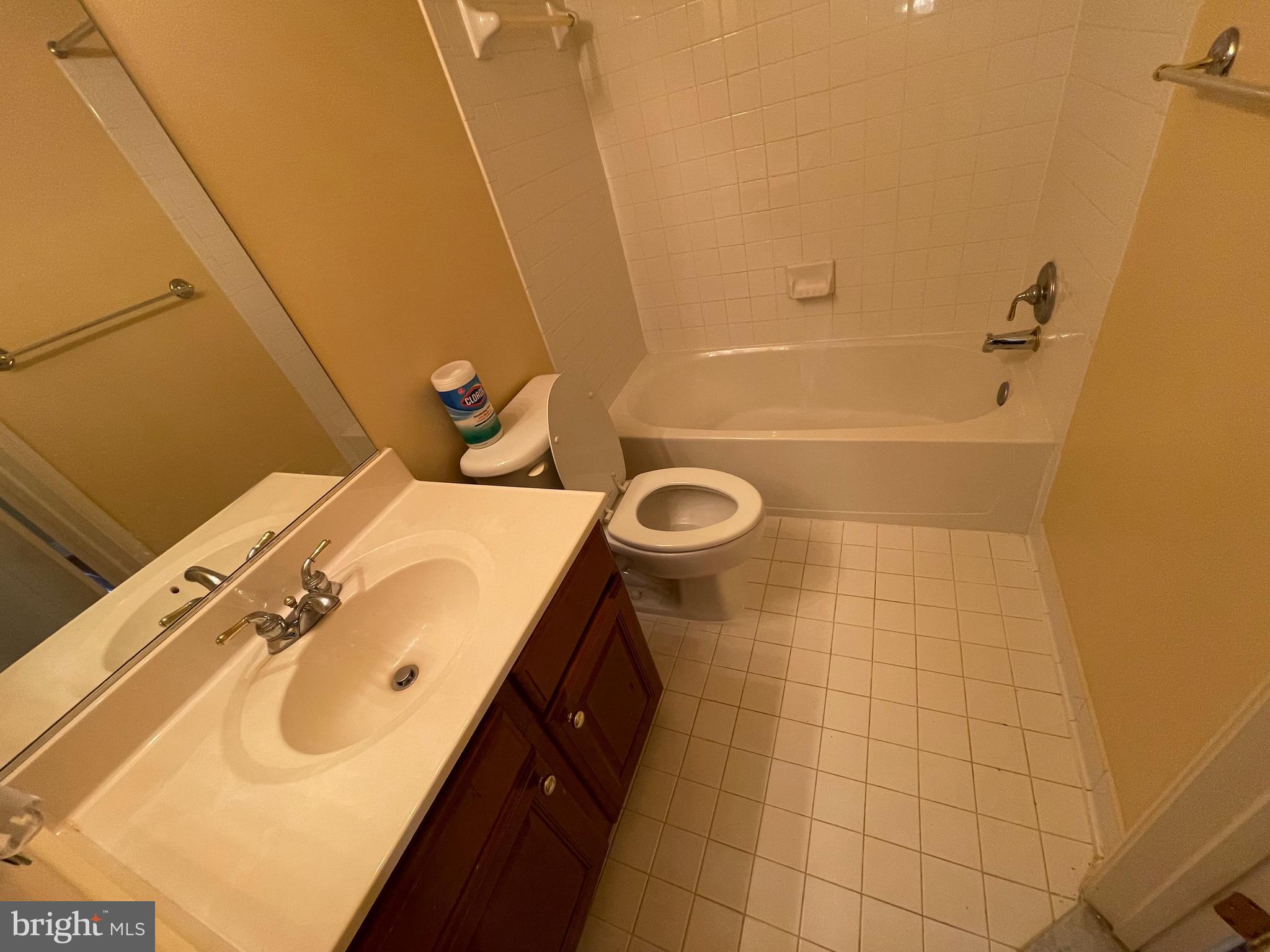 FAIRFAX CENTER LANDBAY - Residential Lease