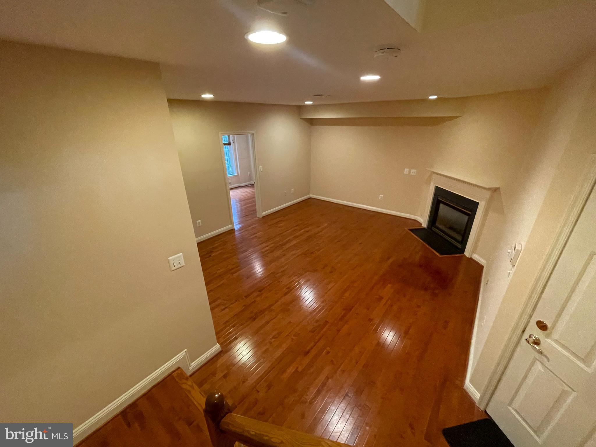 FAIRFAX CENTER LANDBAY - Residential Lease