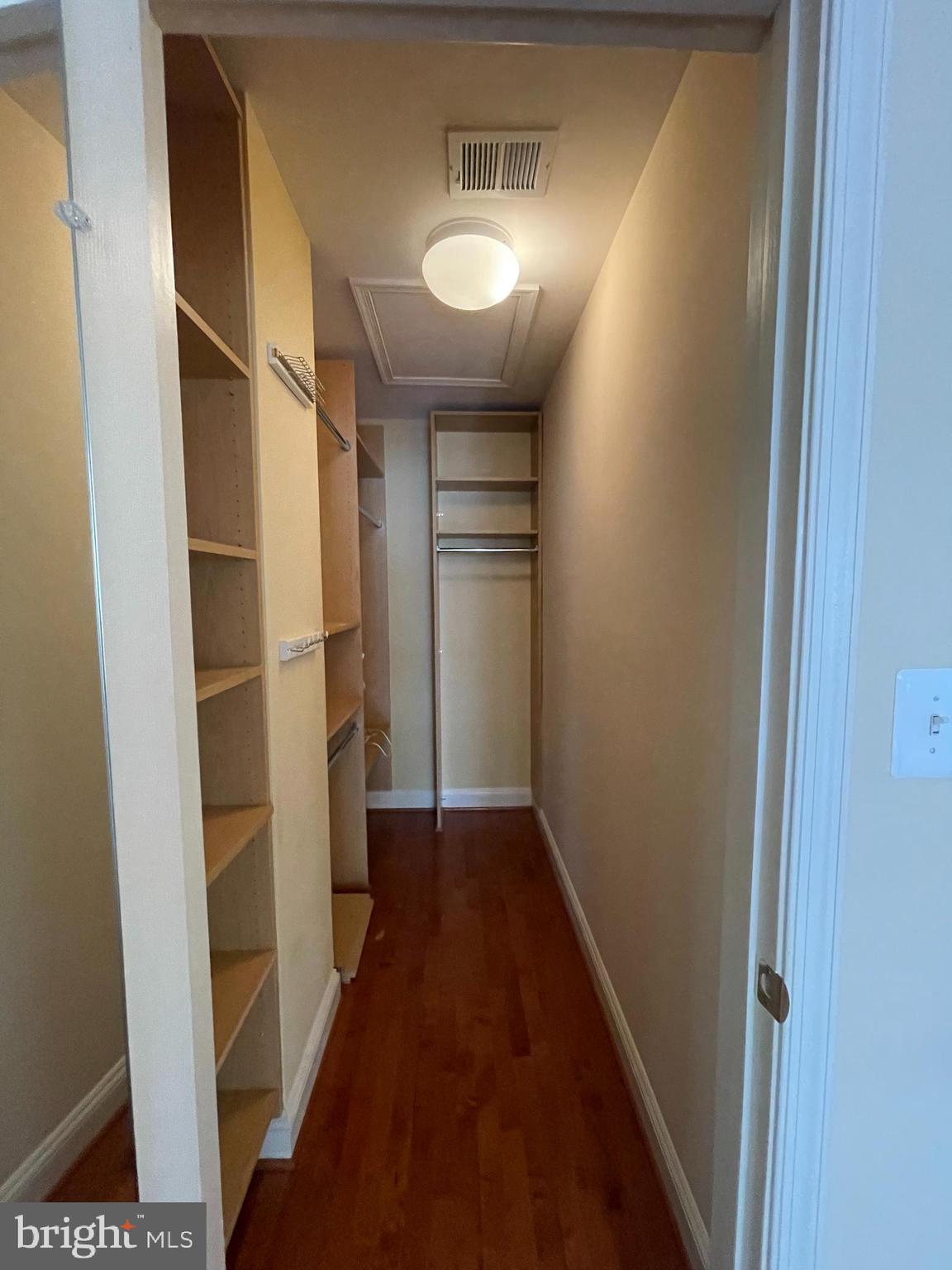 FAIRFAX CENTER LANDBAY - Residential Lease