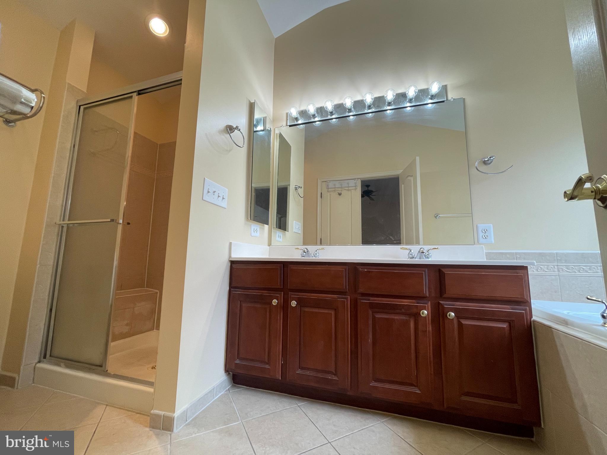 FAIRFAX CENTER LANDBAY - Residential Lease