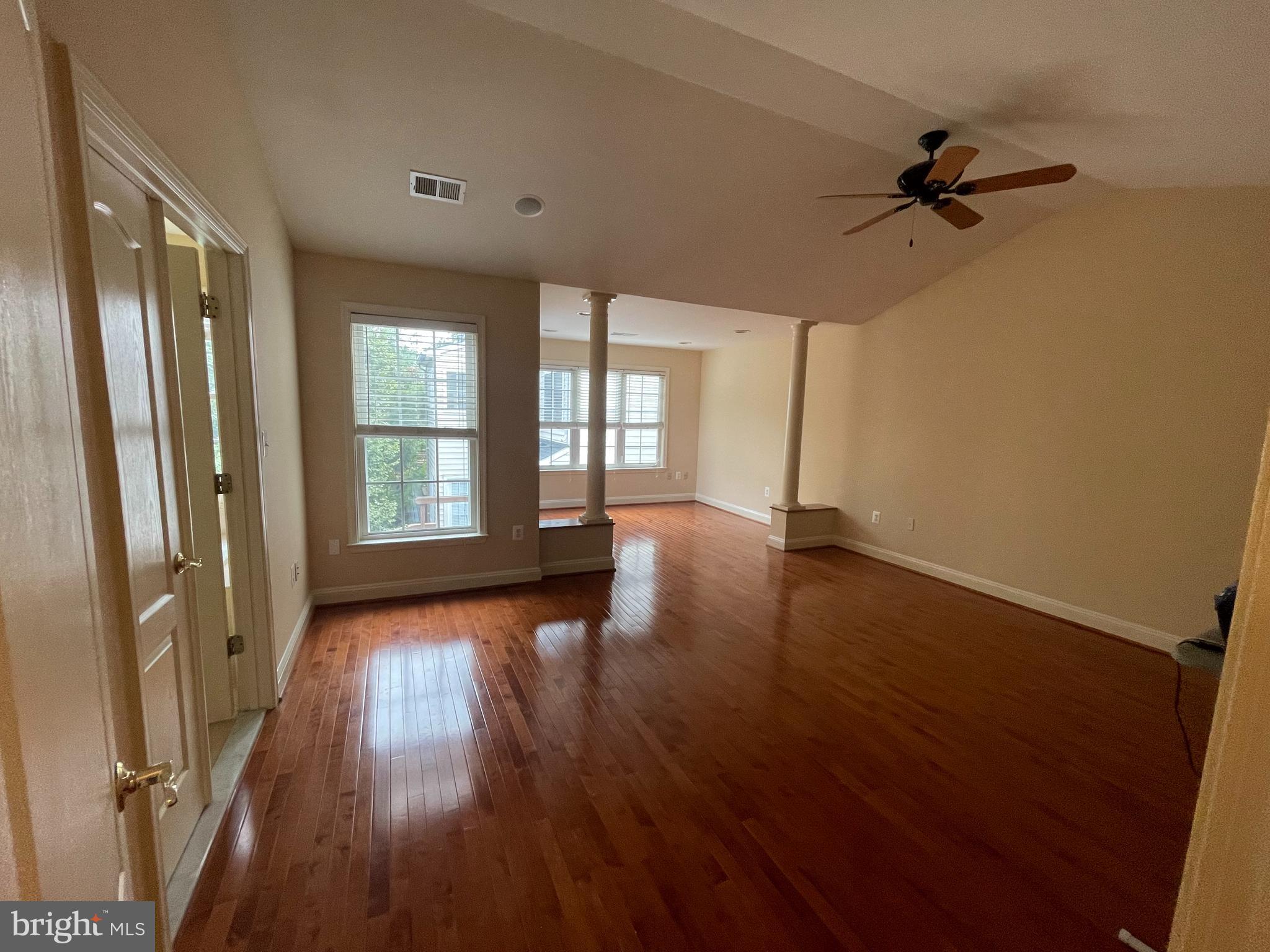 FAIRFAX CENTER LANDBAY - Residential Lease