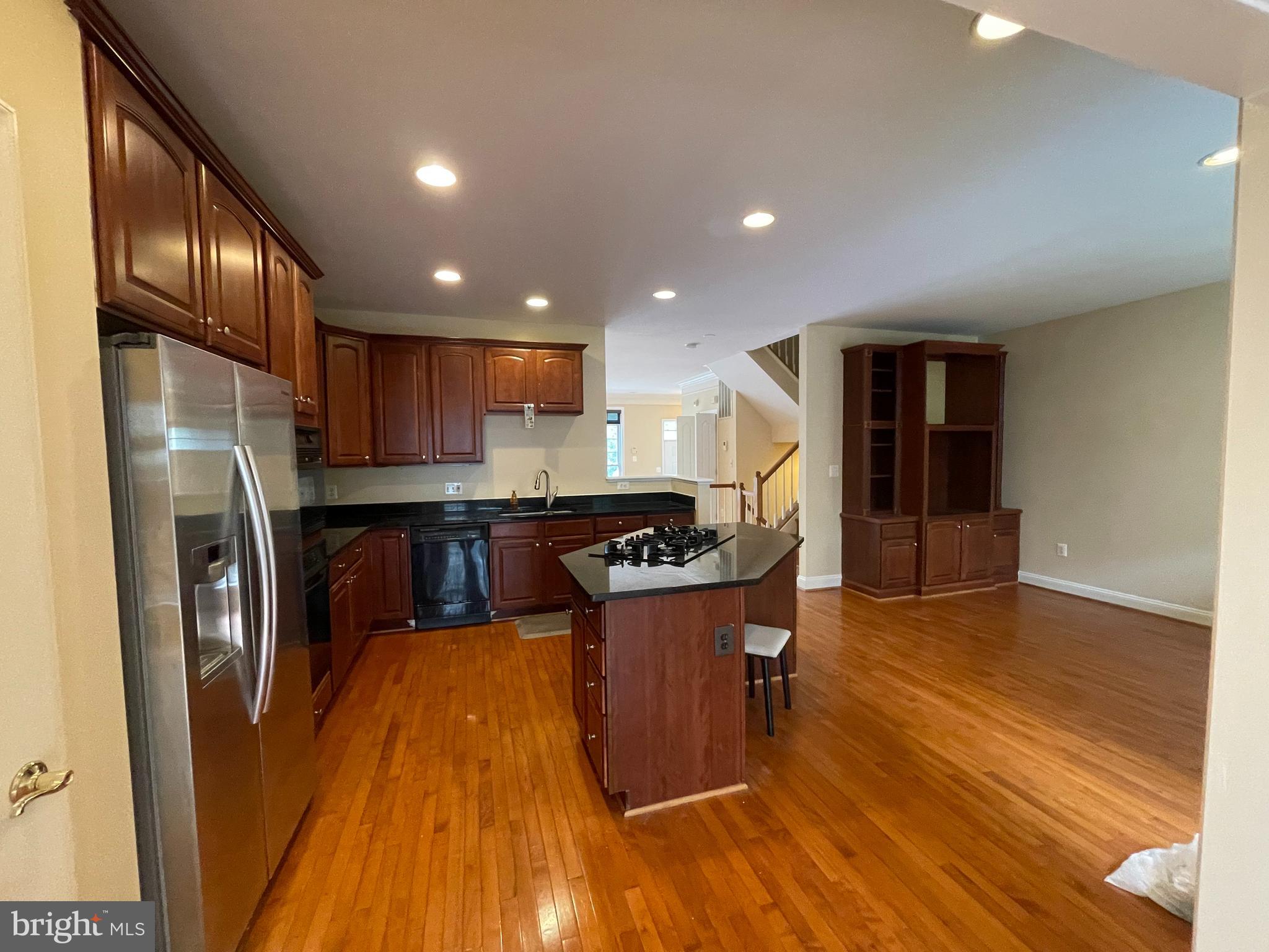 FAIRFAX CENTER LANDBAY - Residential Lease