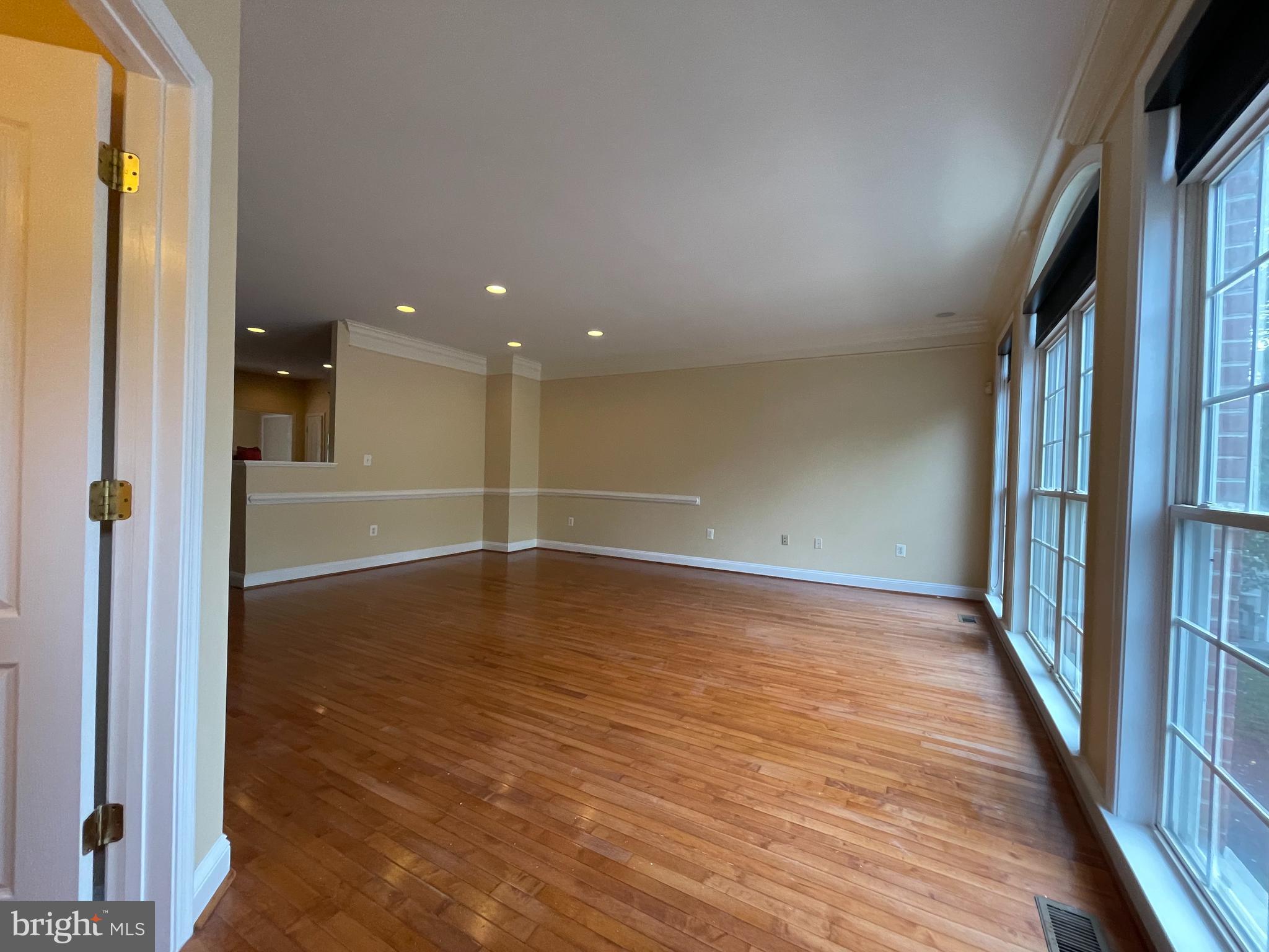 FAIRFAX CENTER LANDBAY - Residential Lease