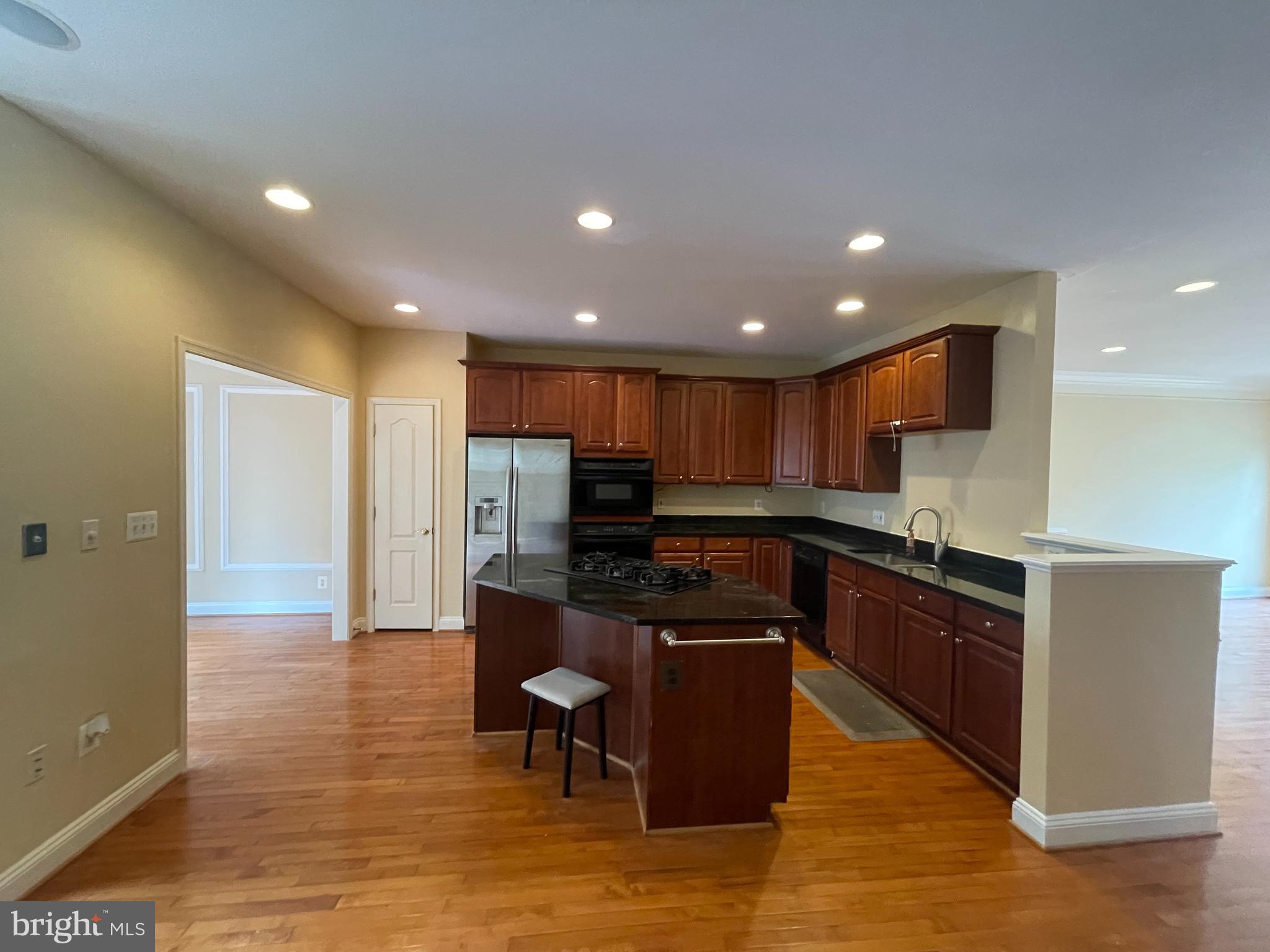 FAIRFAX CENTER LANDBAY - Residential Lease