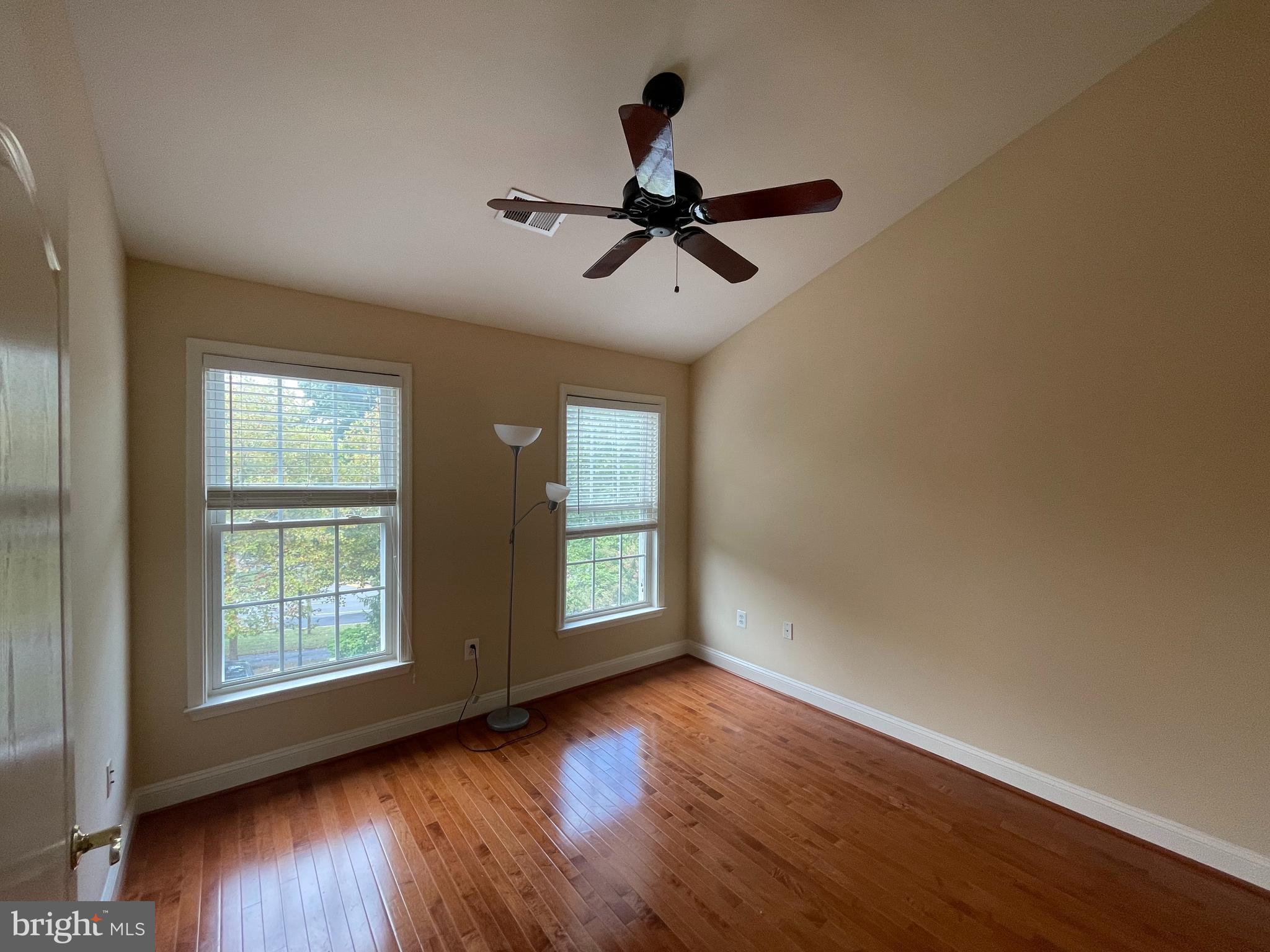 FAIRFAX CENTER LANDBAY - Residential Lease