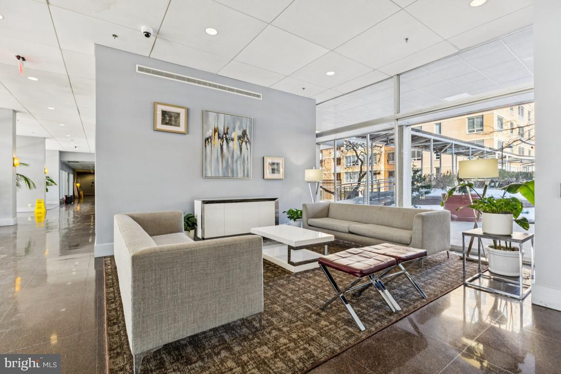 350 G STREET SW N411