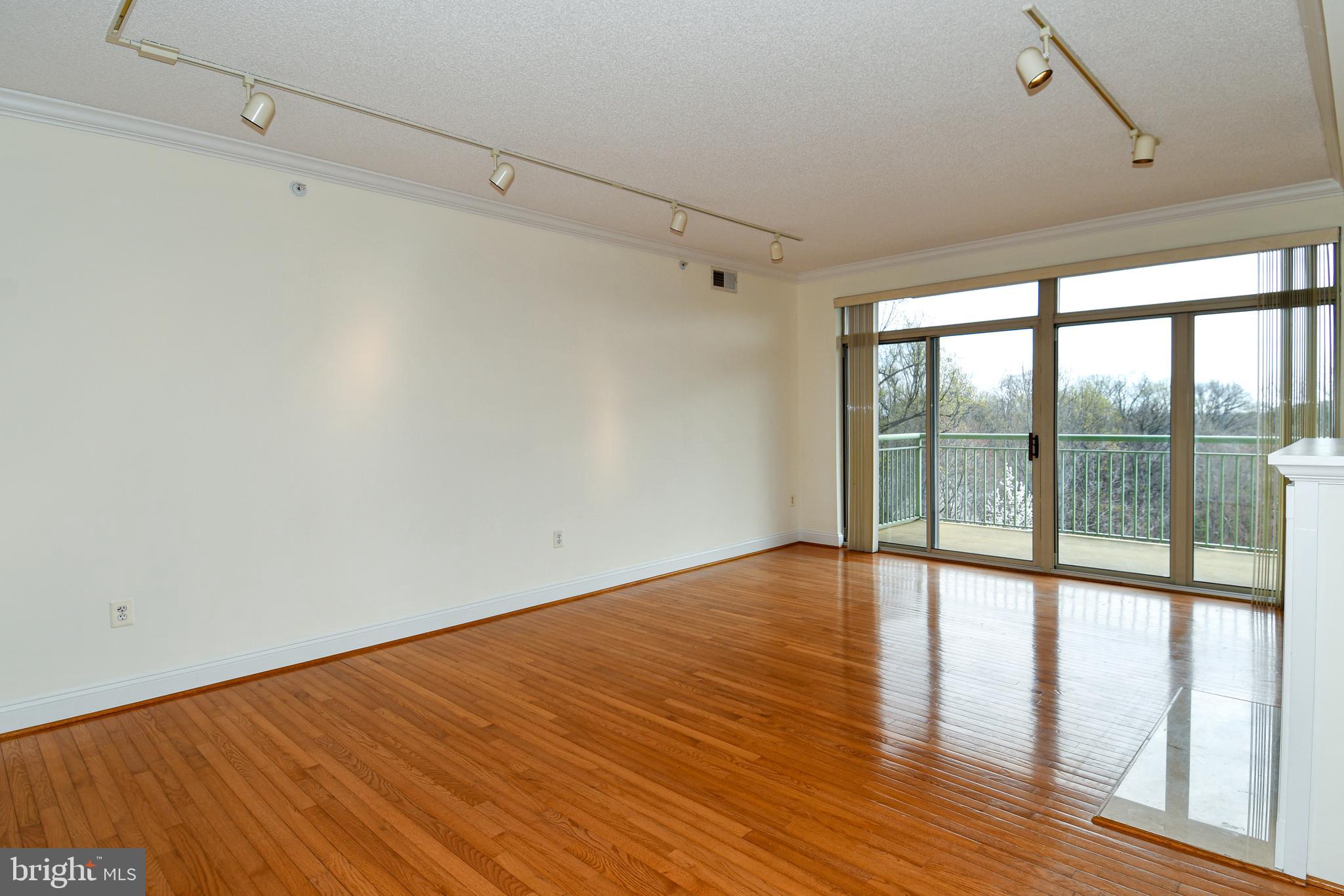 STRATFORD HOUSE - Residential