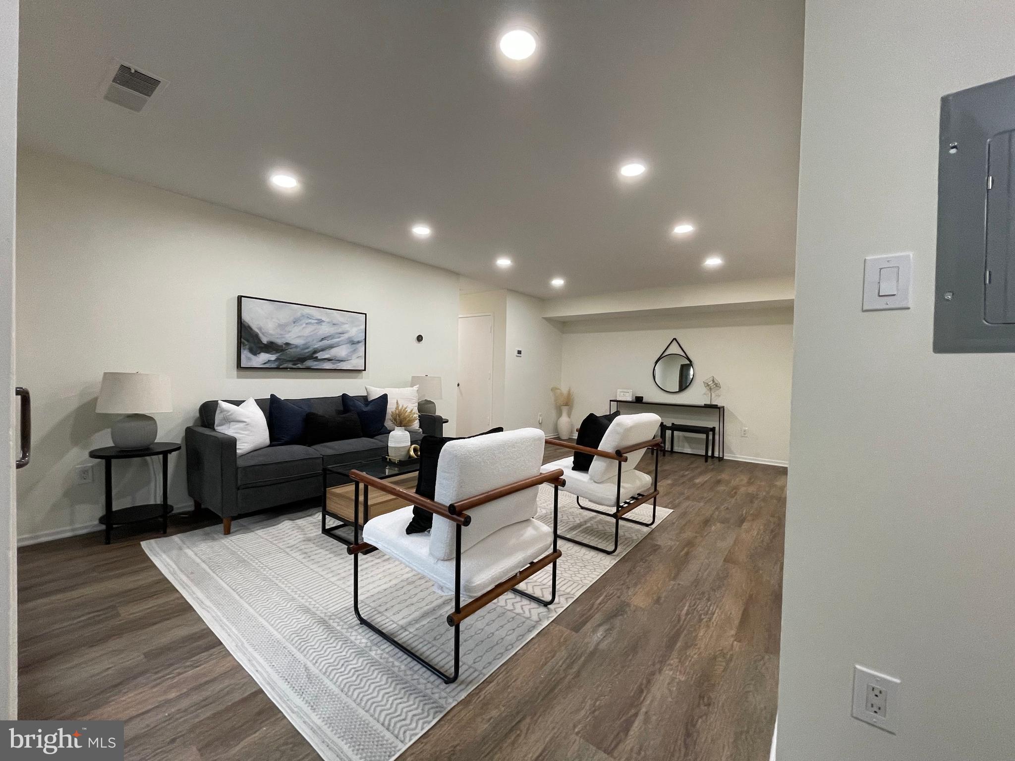 JEFFERSON MEWS - Residential