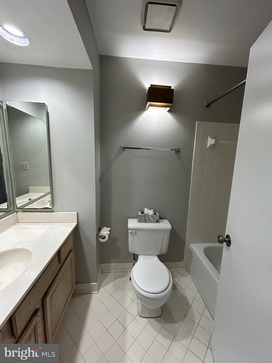 BRIDGEPORT - Residential Lease