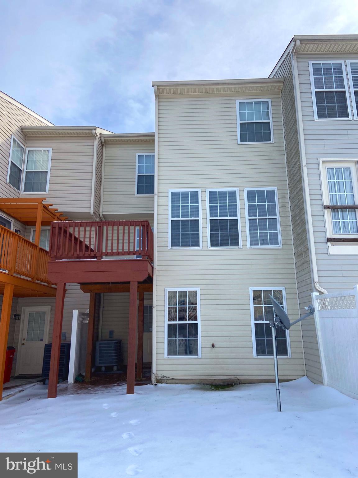 LAKELAND PLACE - Residential Lease