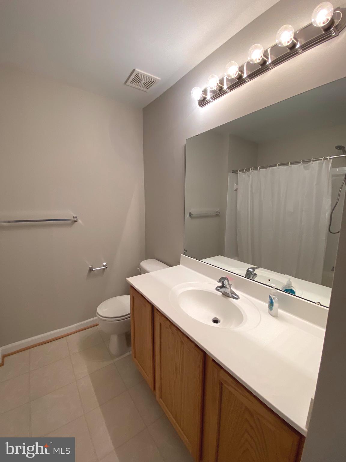 LAKELAND PLACE - Residential Lease