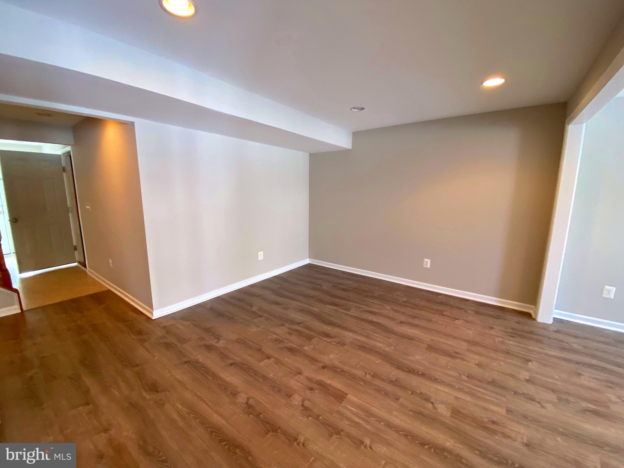 LAKELAND PLACE - Residential Lease