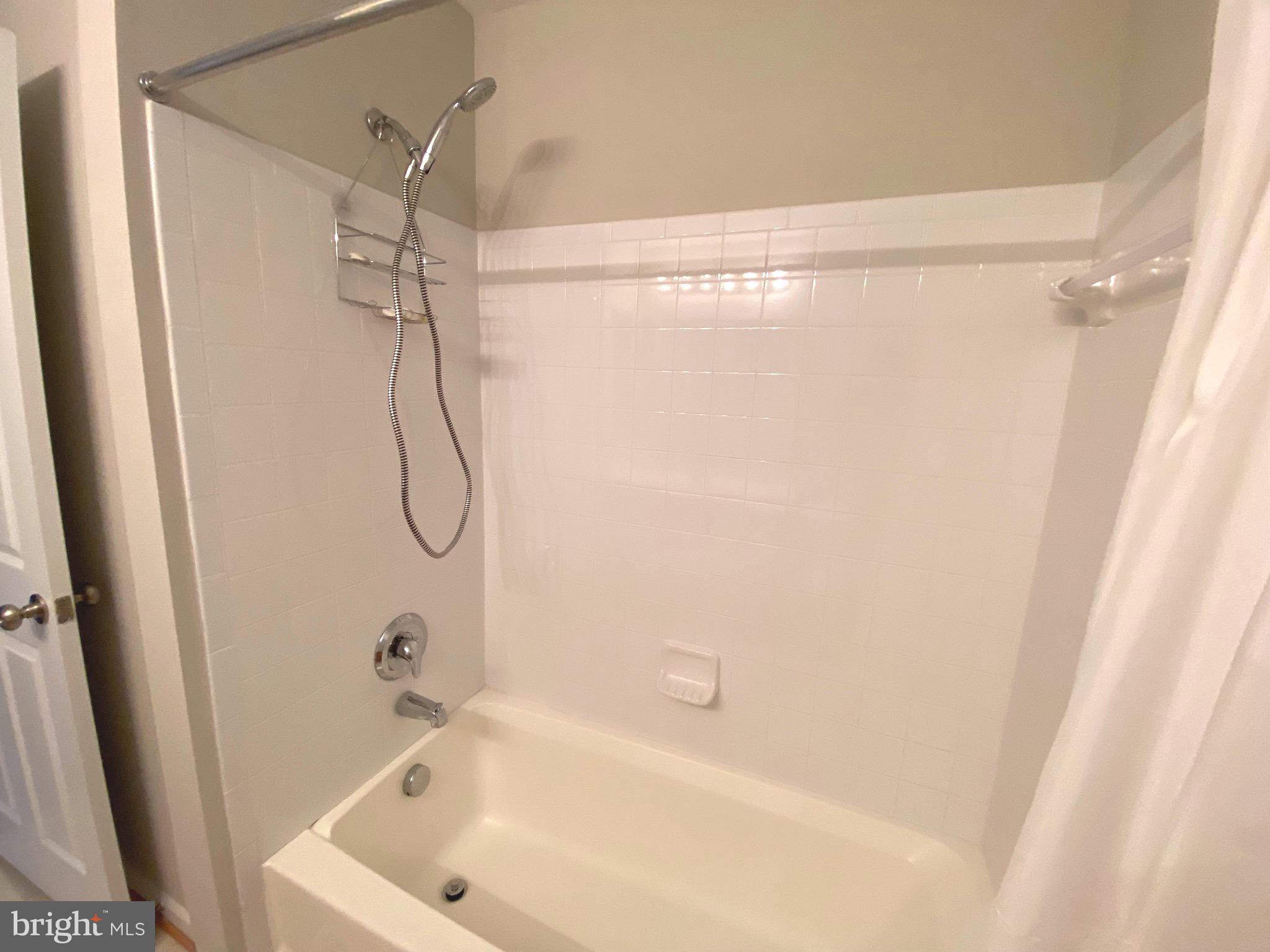 LAKELAND PLACE - Residential Lease