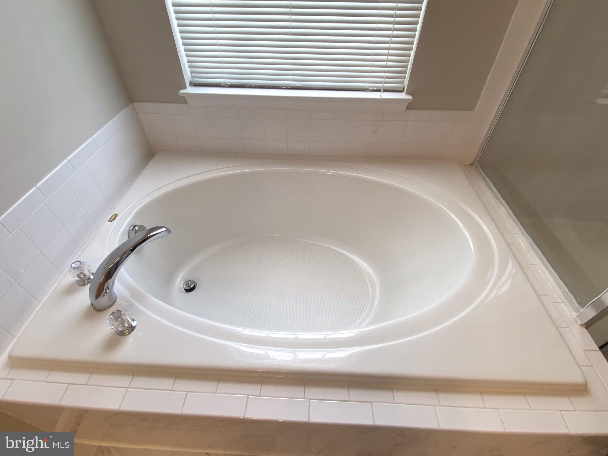 LAKELAND PLACE - Residential Lease